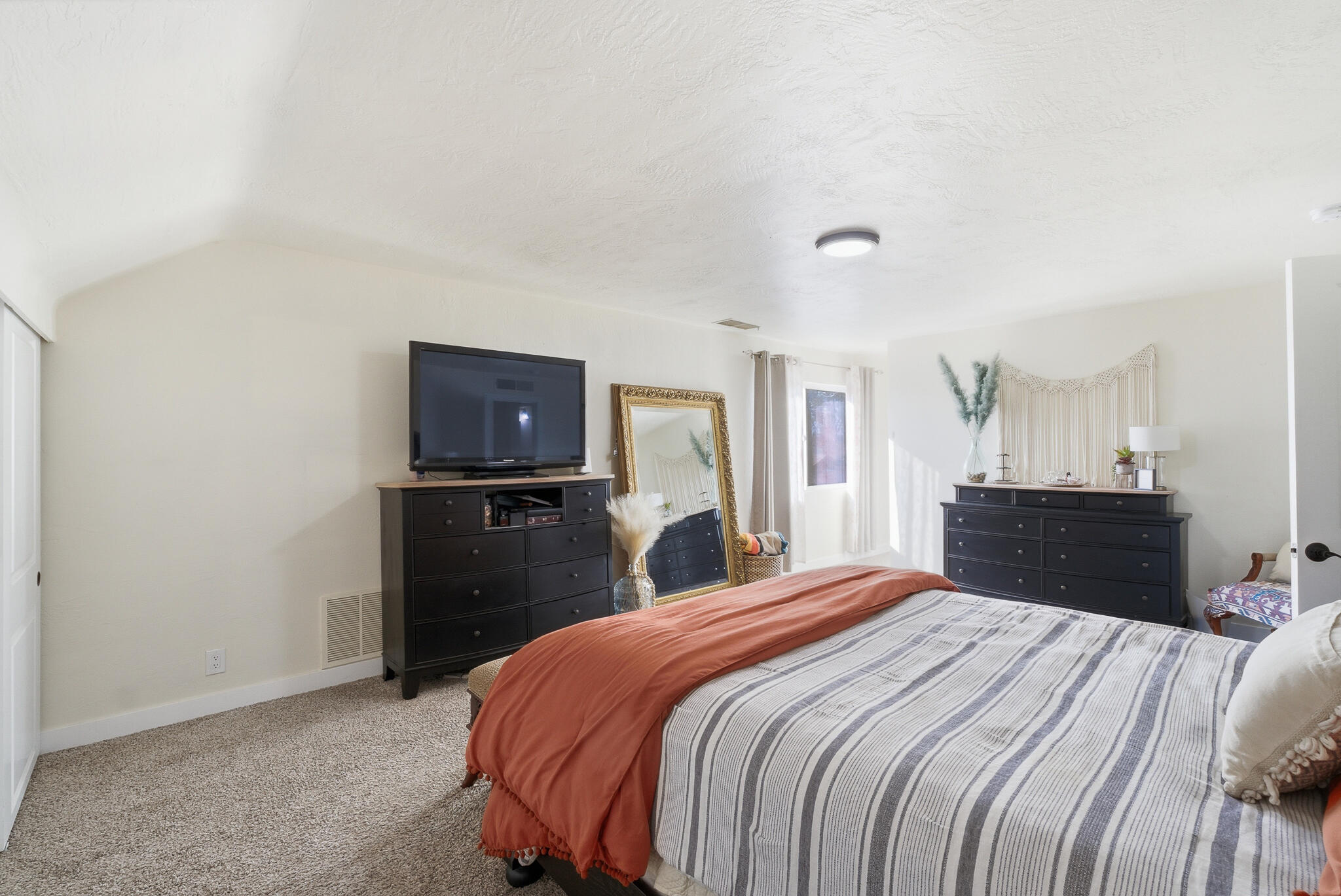 2808 W Tulare Ave, Visalia, CA 93277