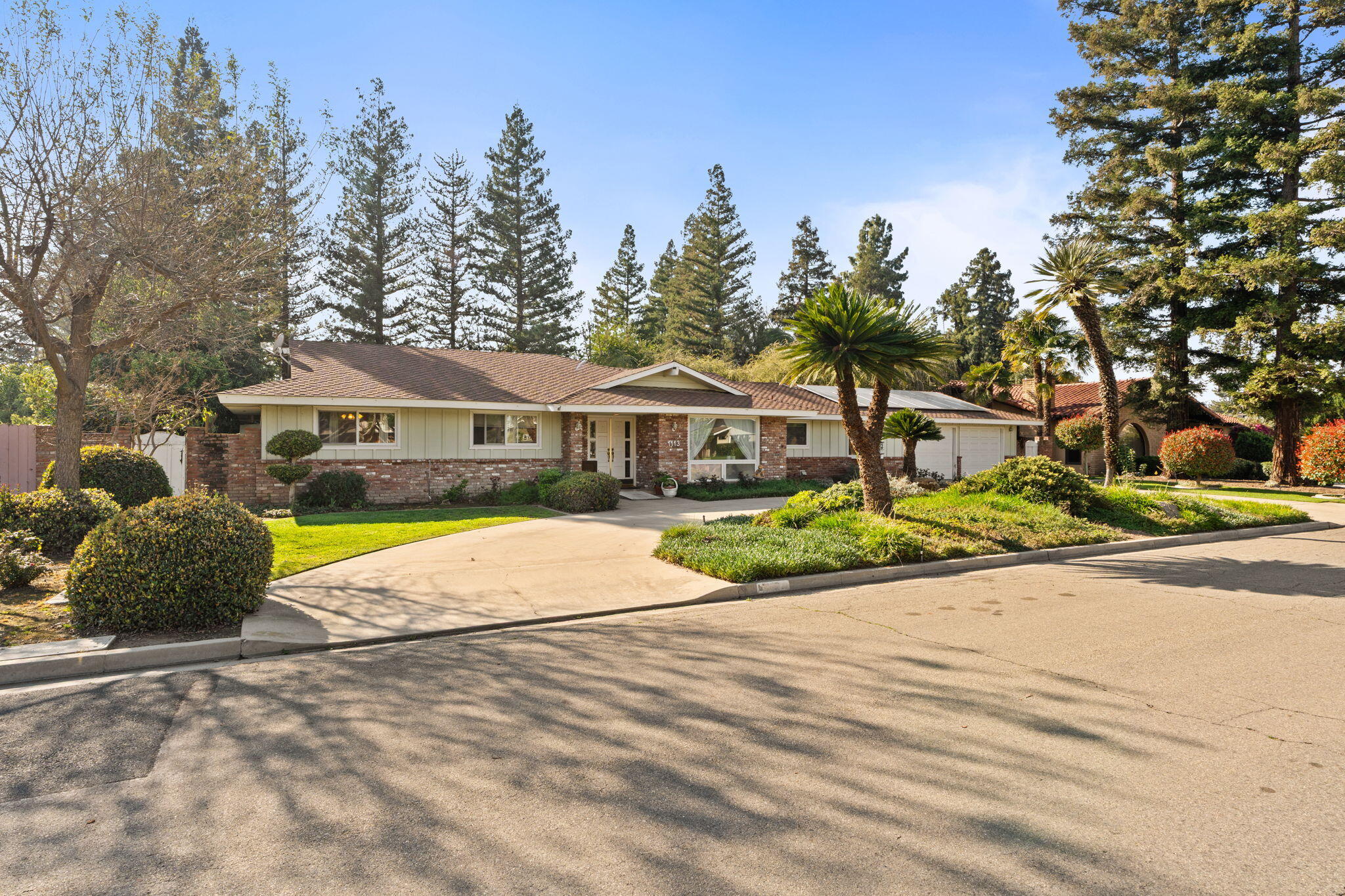 1113 N Manor Dr, Tulare, CA 93274