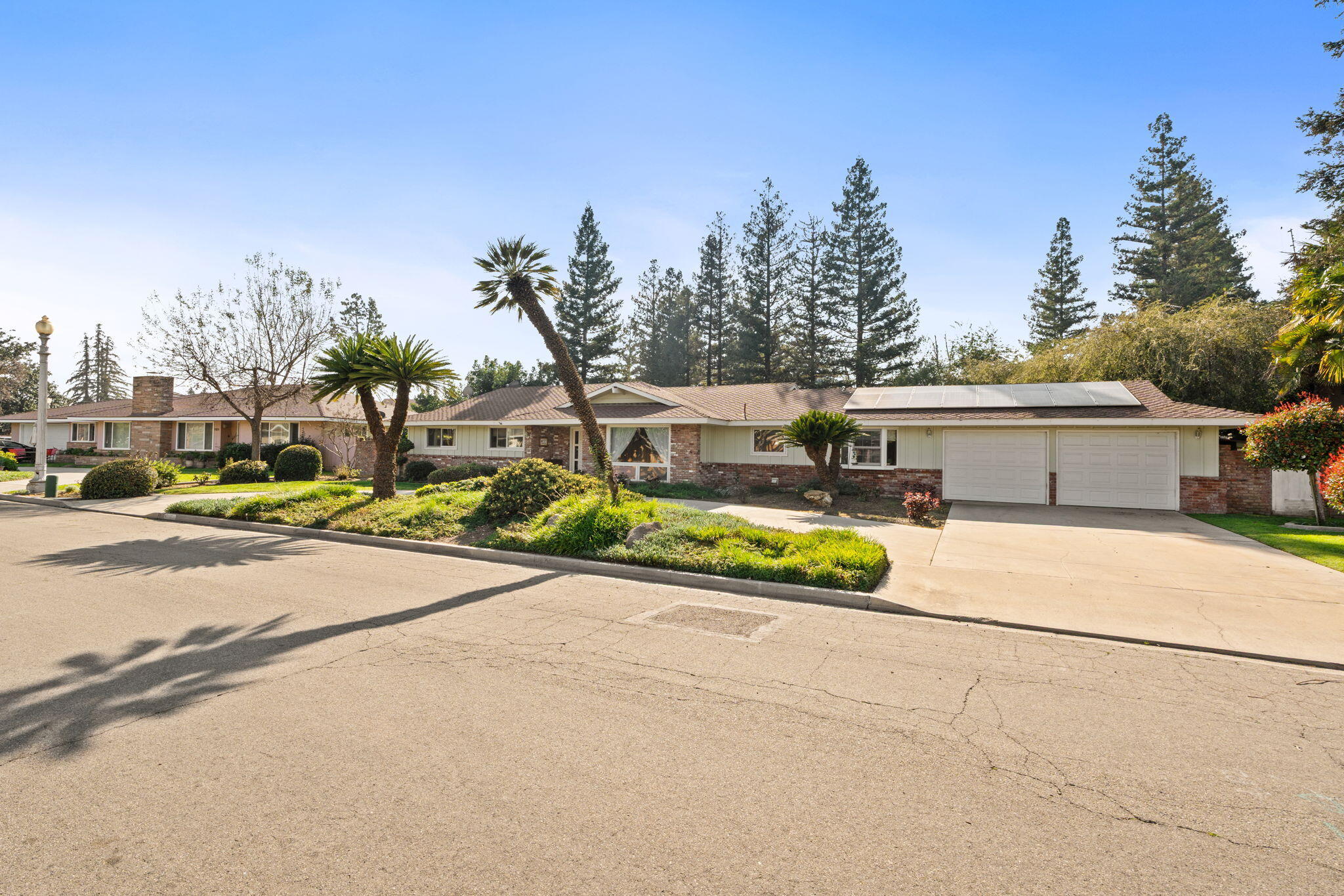 1113 N Manor Dr, Tulare, CA 93274