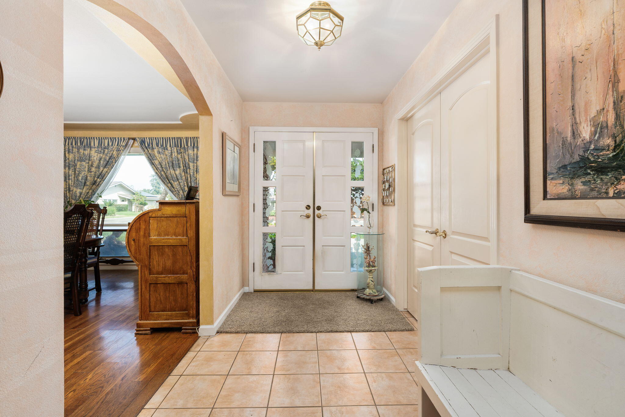 1113 N Manor Dr, Tulare, CA 93274