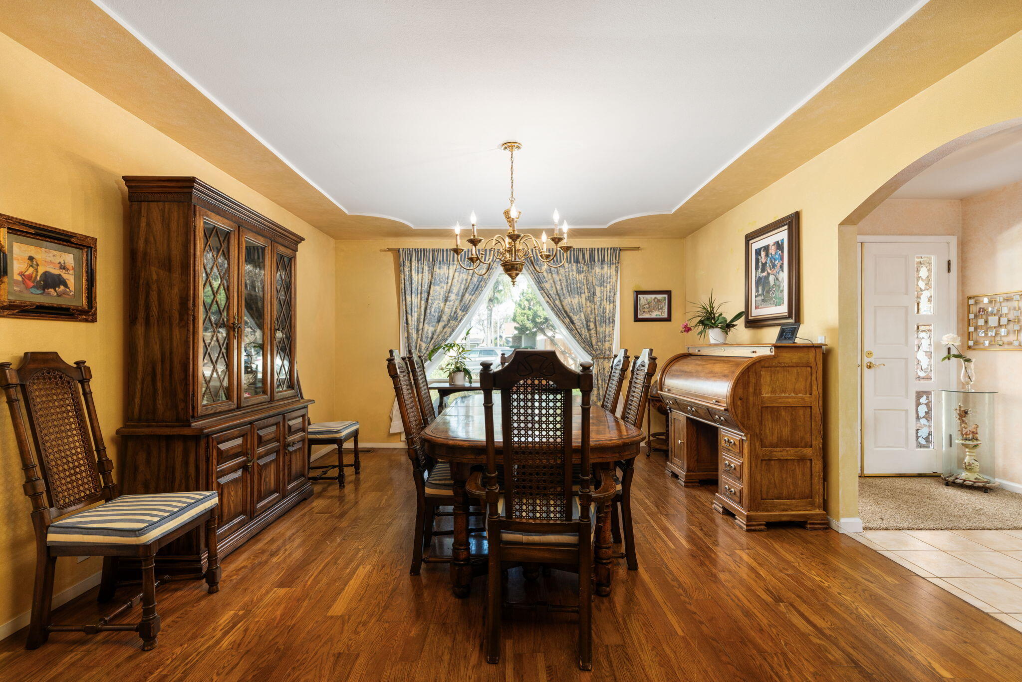 1113 N Manor Dr, Tulare, CA 93274