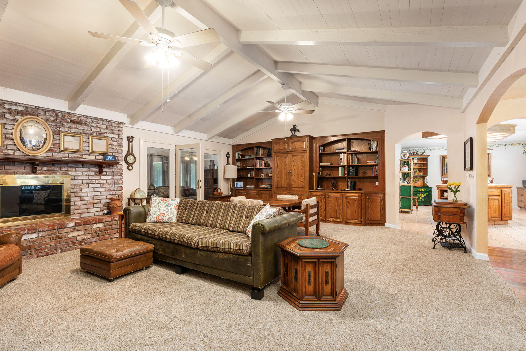 1113 N Manor Dr, Tulare, CA 93274