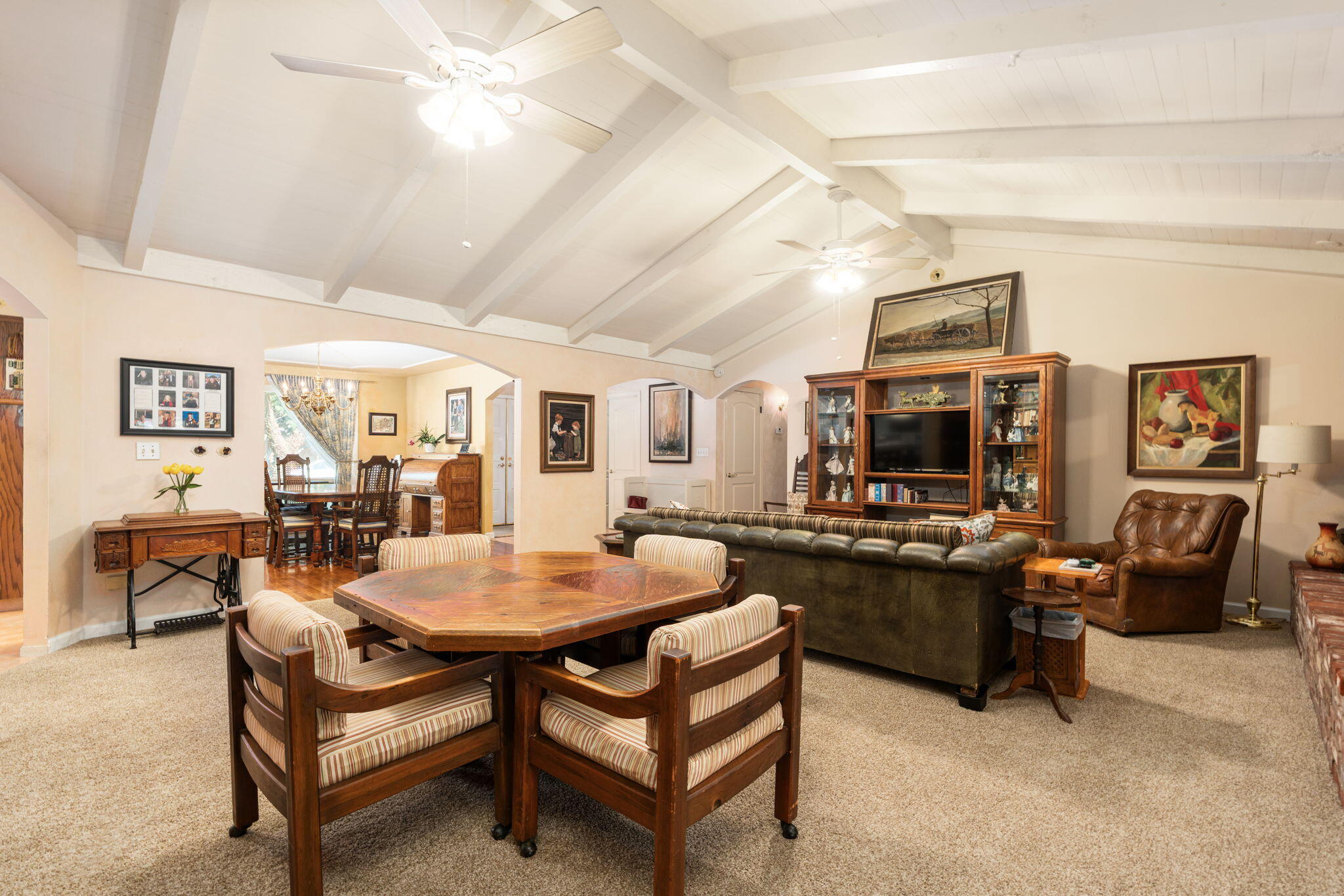 1113 N Manor Dr, Tulare, CA 93274