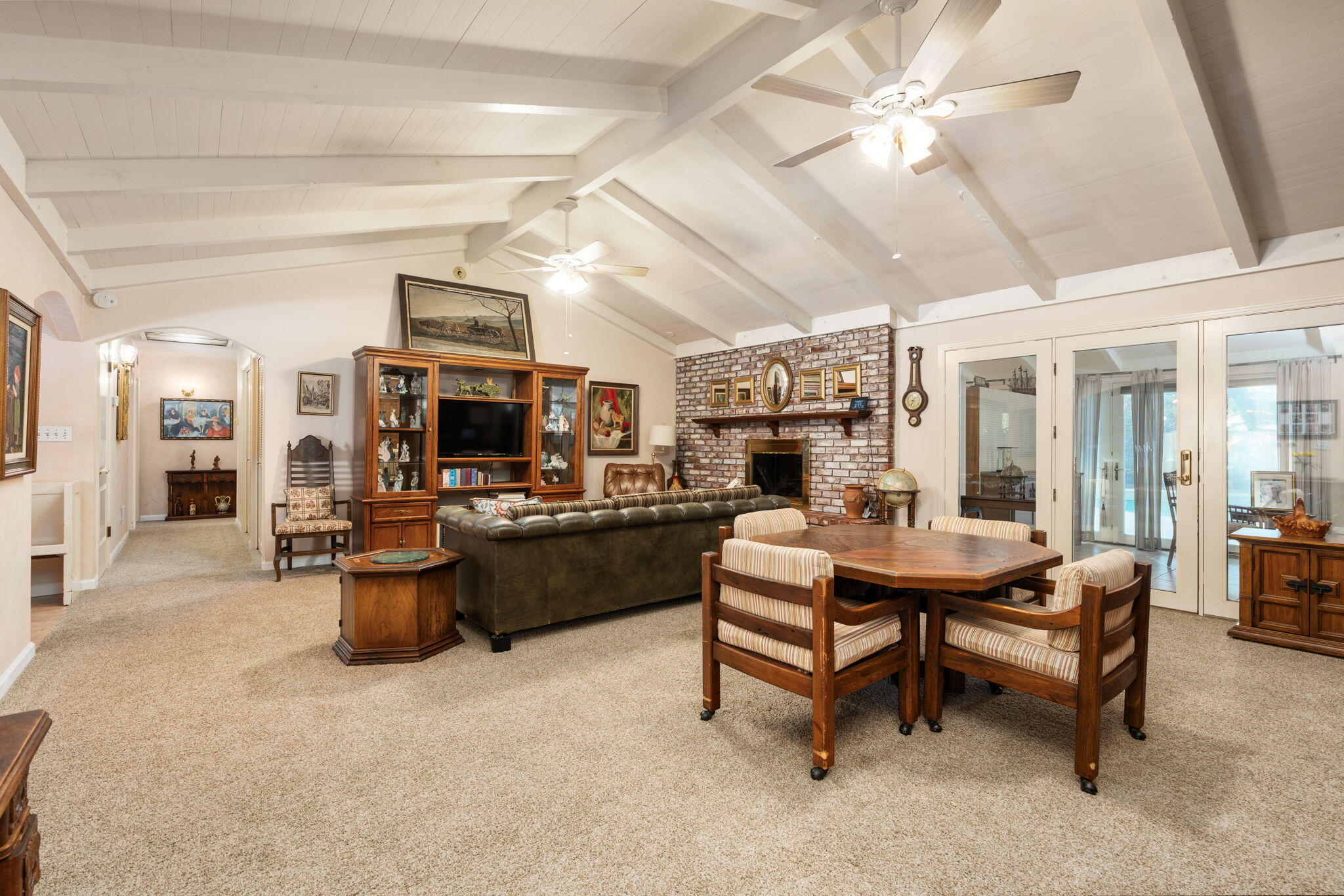 1113 N Manor Dr, Tulare, CA 93274