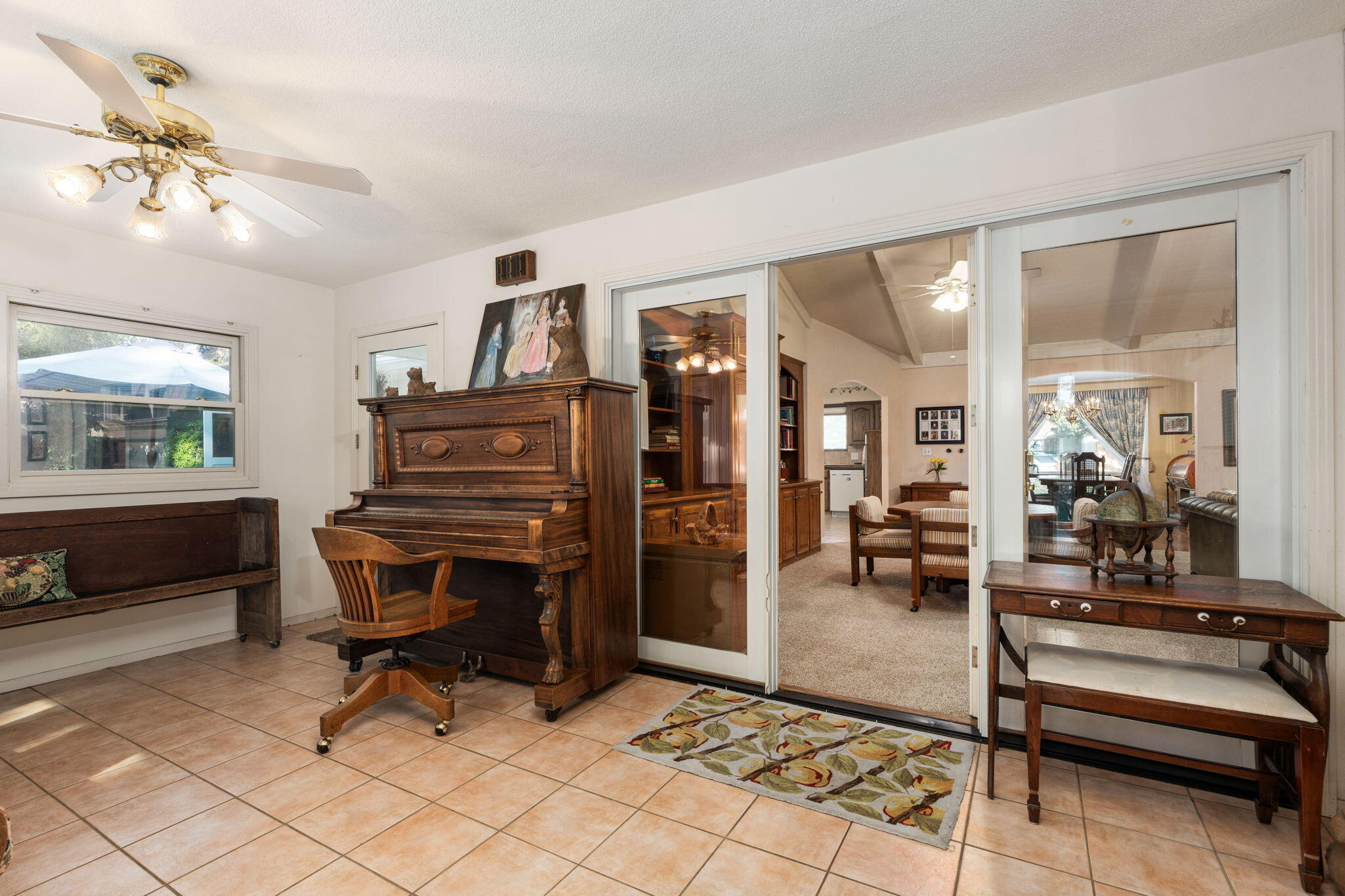 1113 N Manor Dr, Tulare, CA 93274