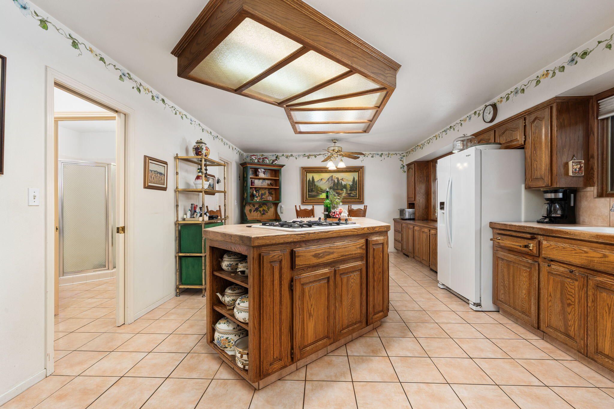 1113 N Manor Dr, Tulare, CA 93274