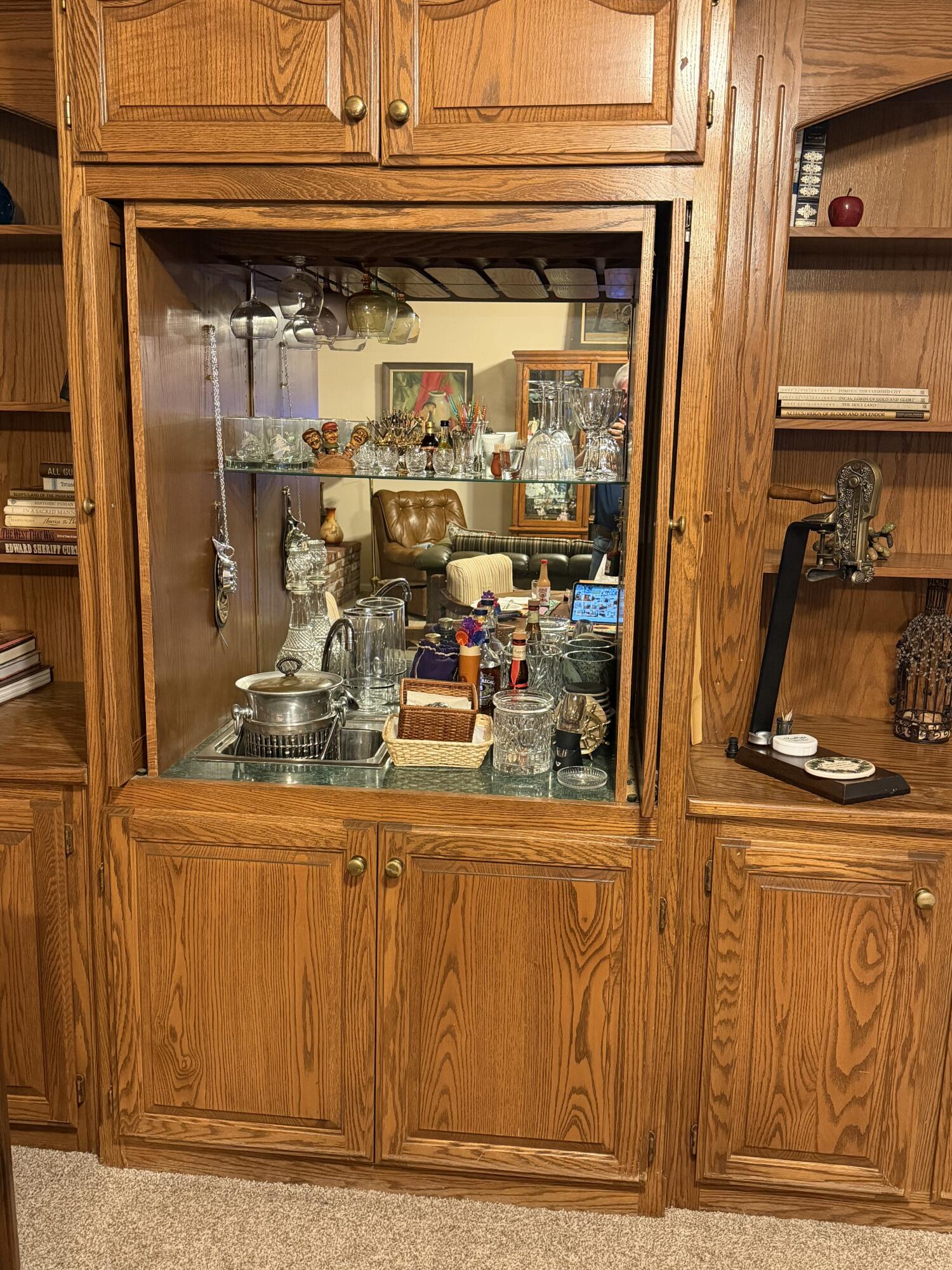 1113 N Manor Dr, Tulare, CA 93274