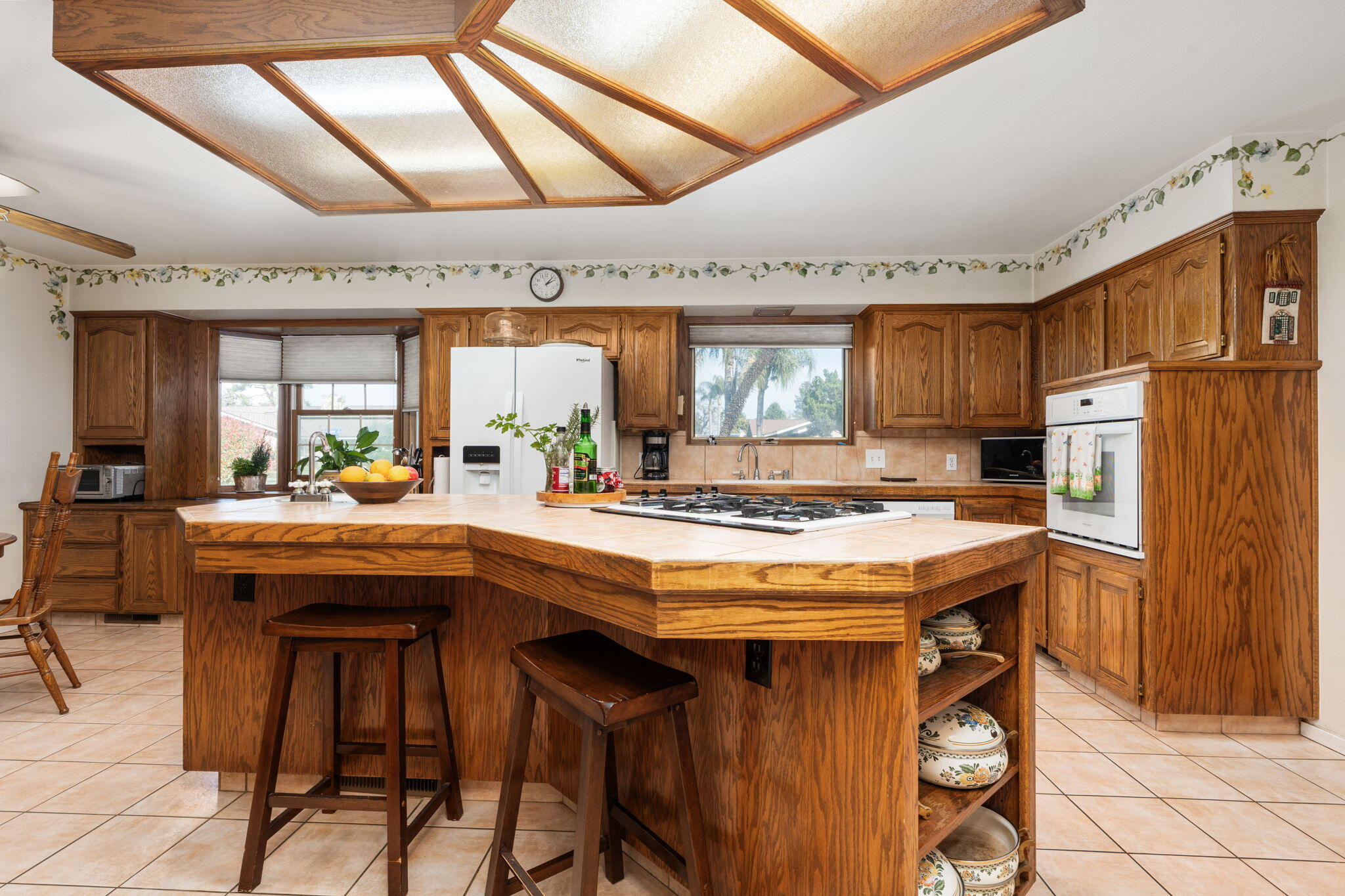 1113 N Manor Dr, Tulare, CA 93274