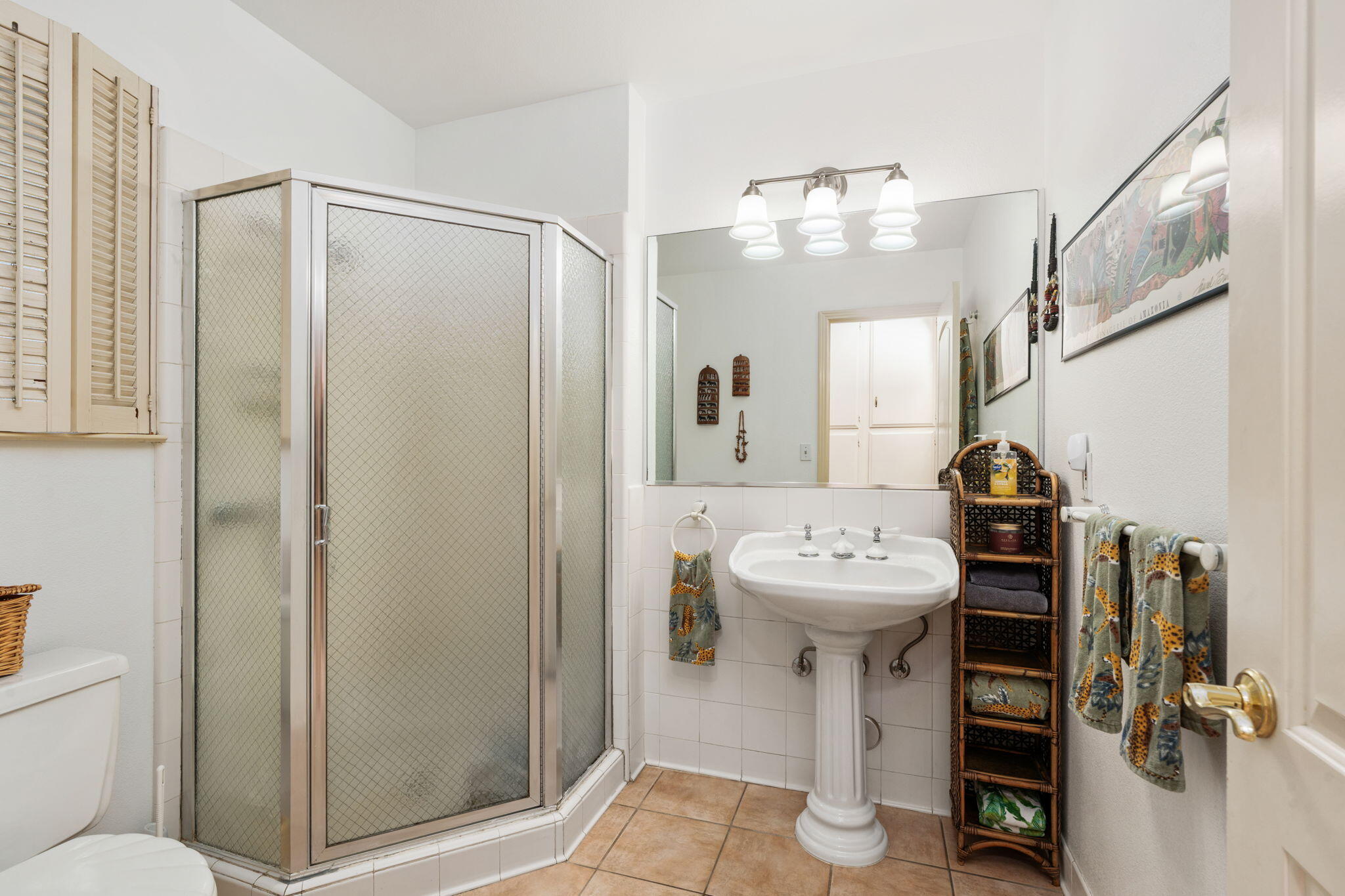 1113 N Manor Dr, Tulare, CA 93274