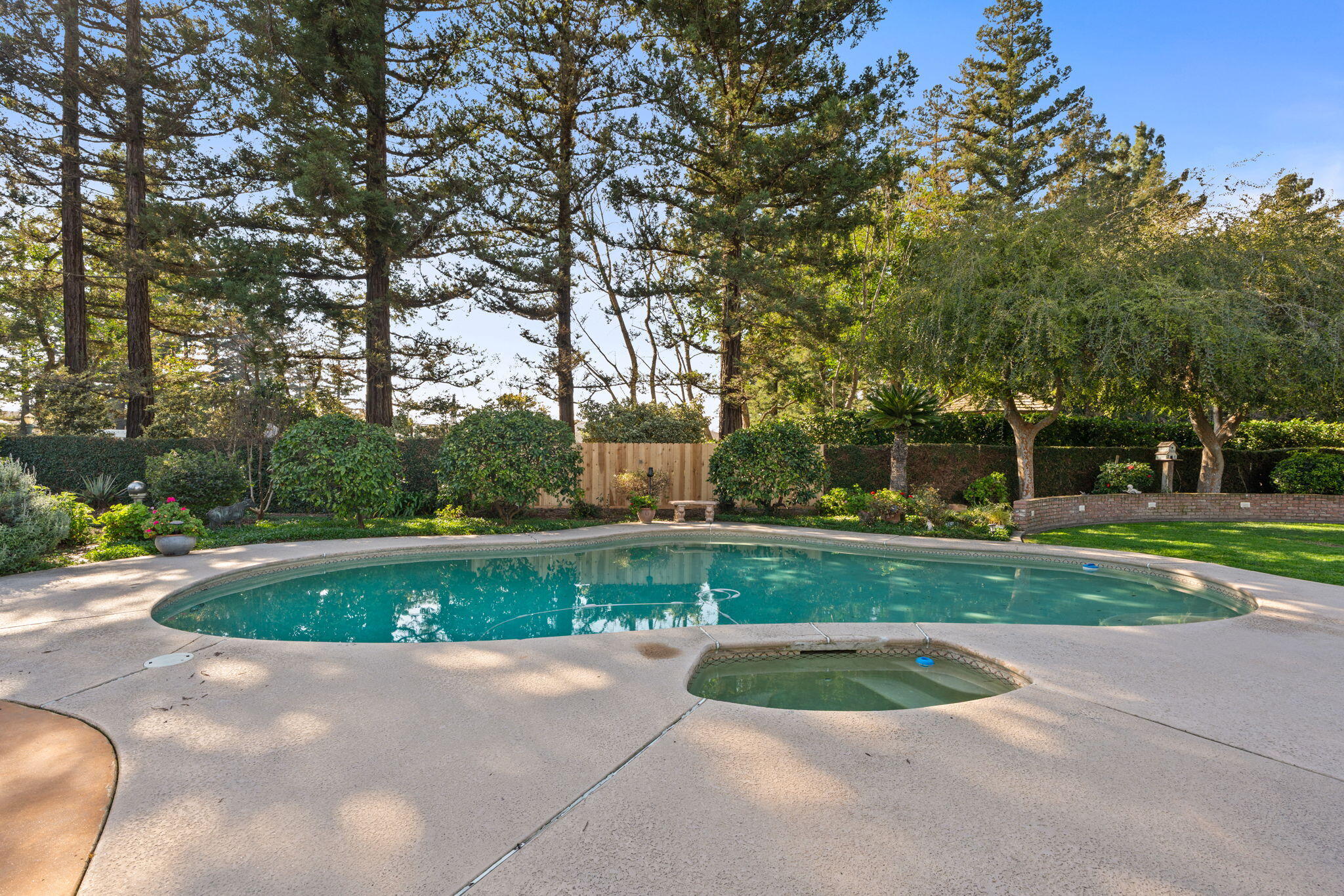 1113 N Manor Dr, Tulare, CA 93274