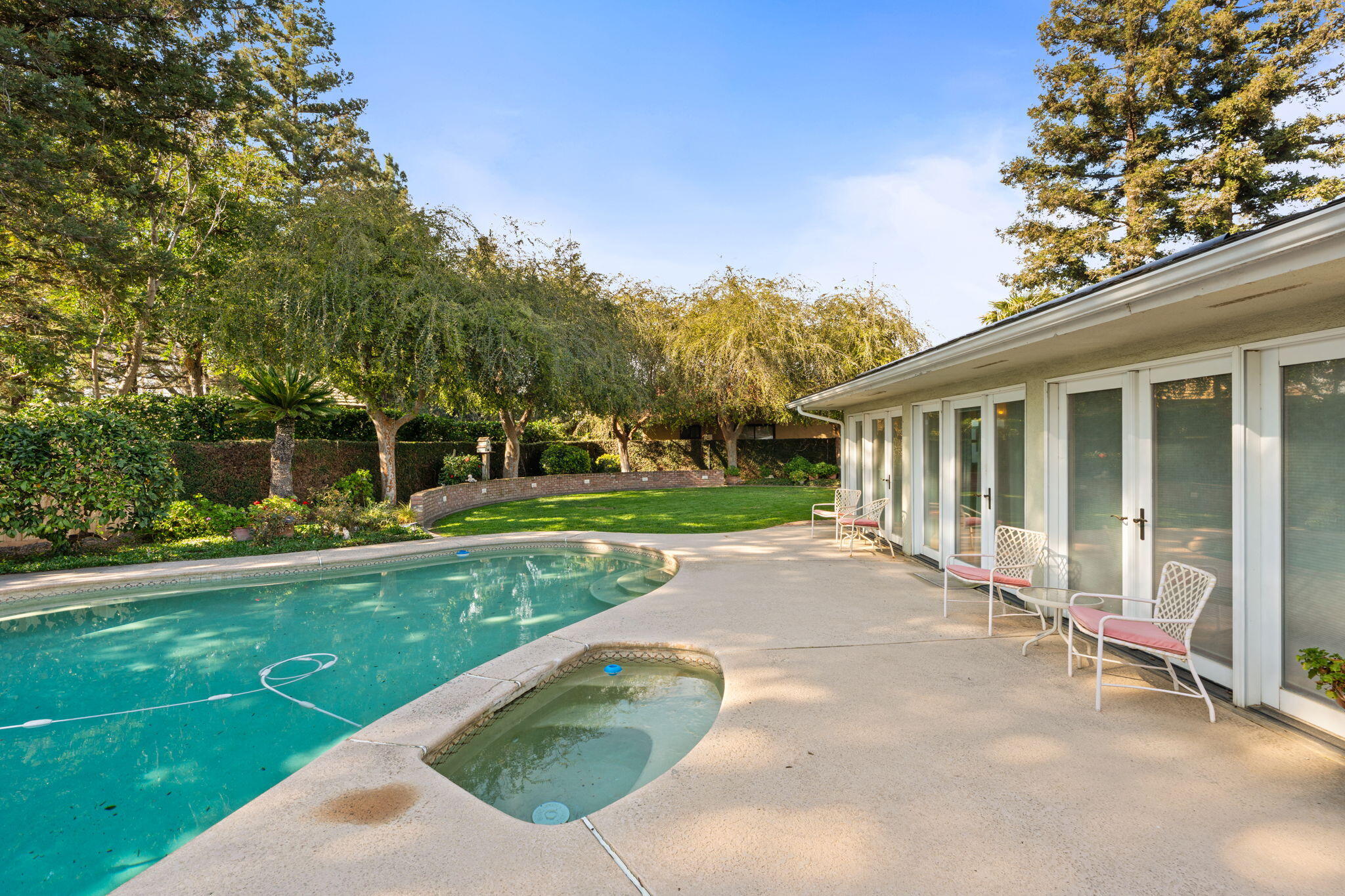 1113 N Manor Dr, Tulare, CA 93274