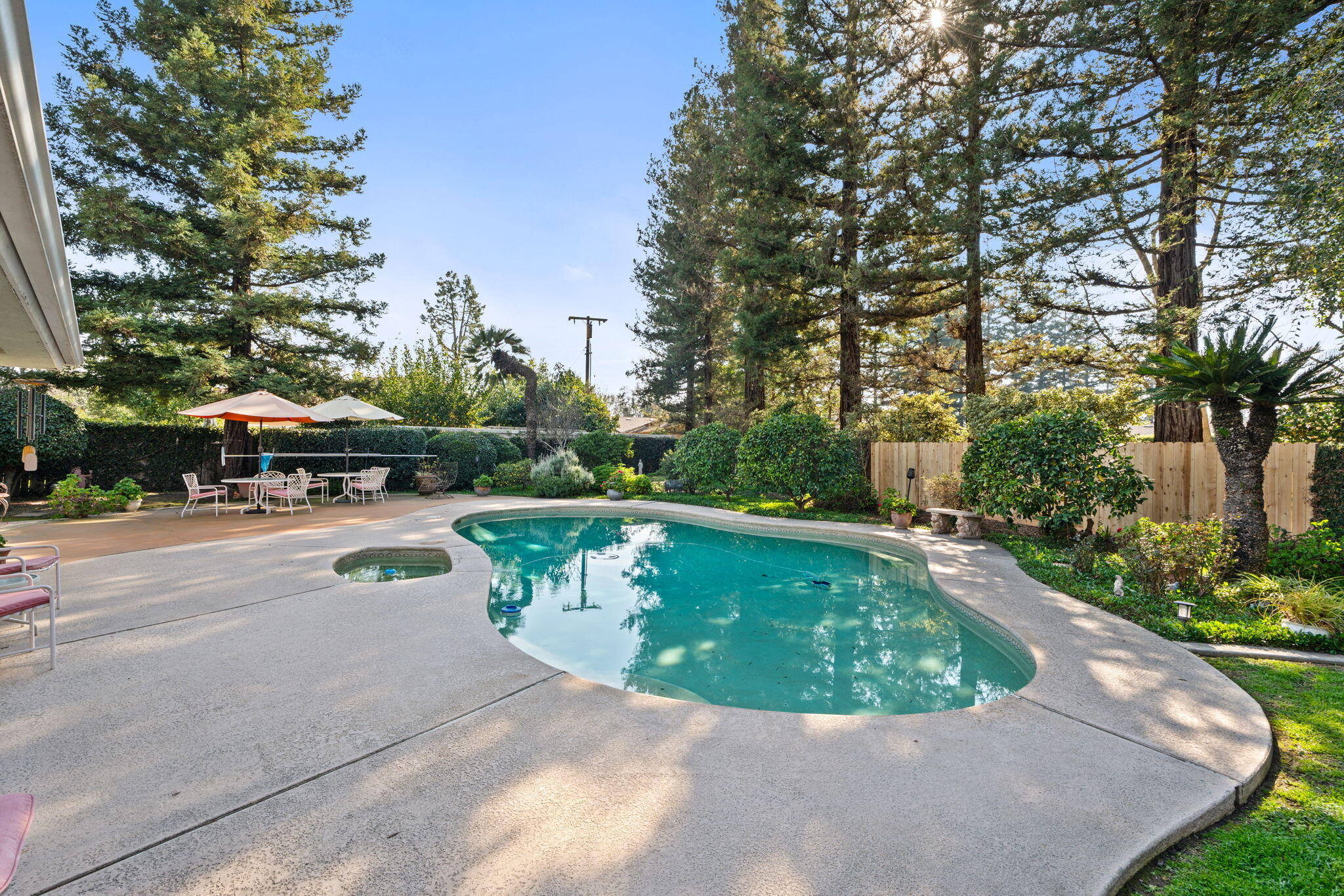 1113 N Manor Dr, Tulare, CA 93274