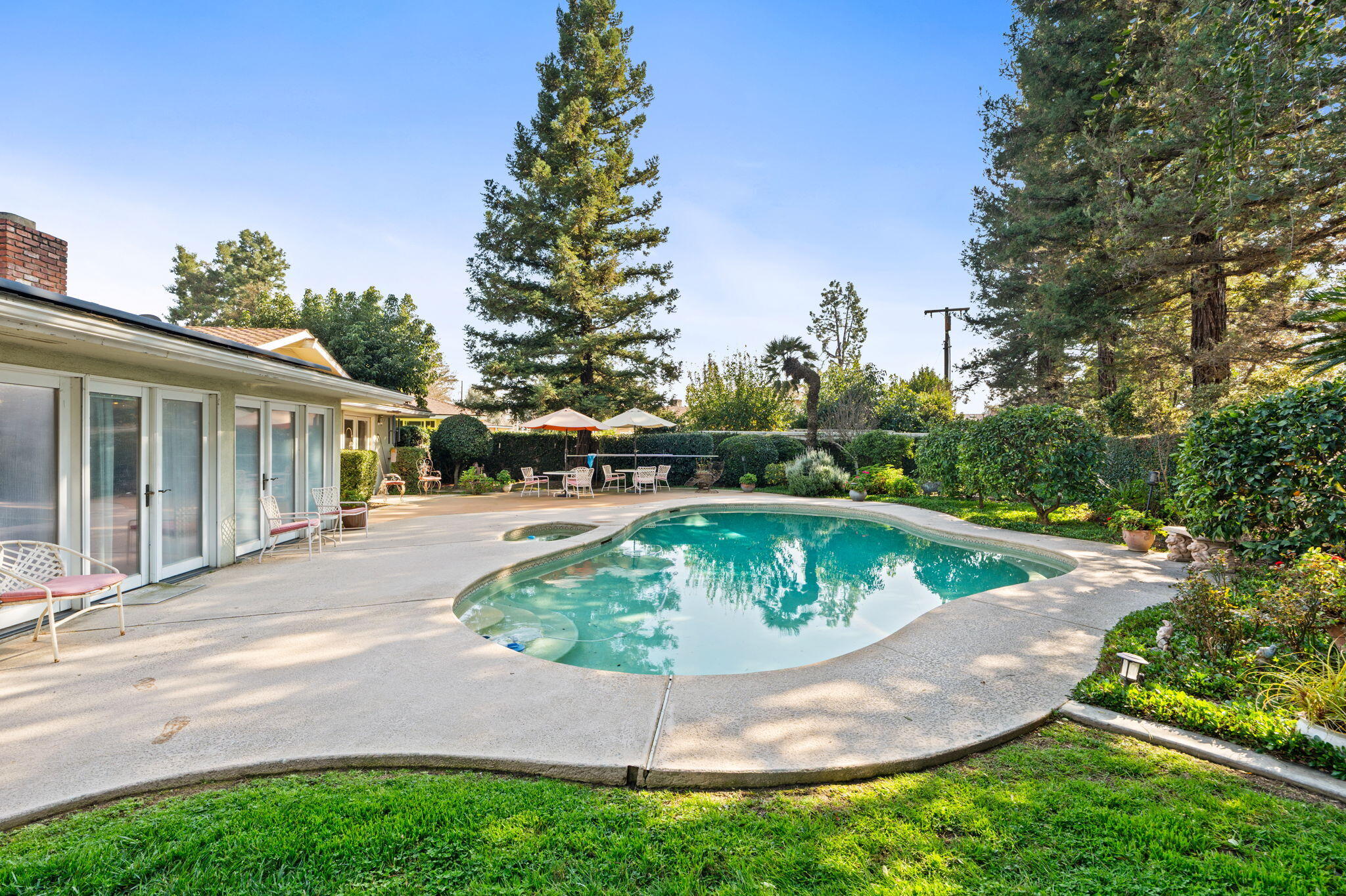 1113 N Manor Dr, Tulare, CA 93274