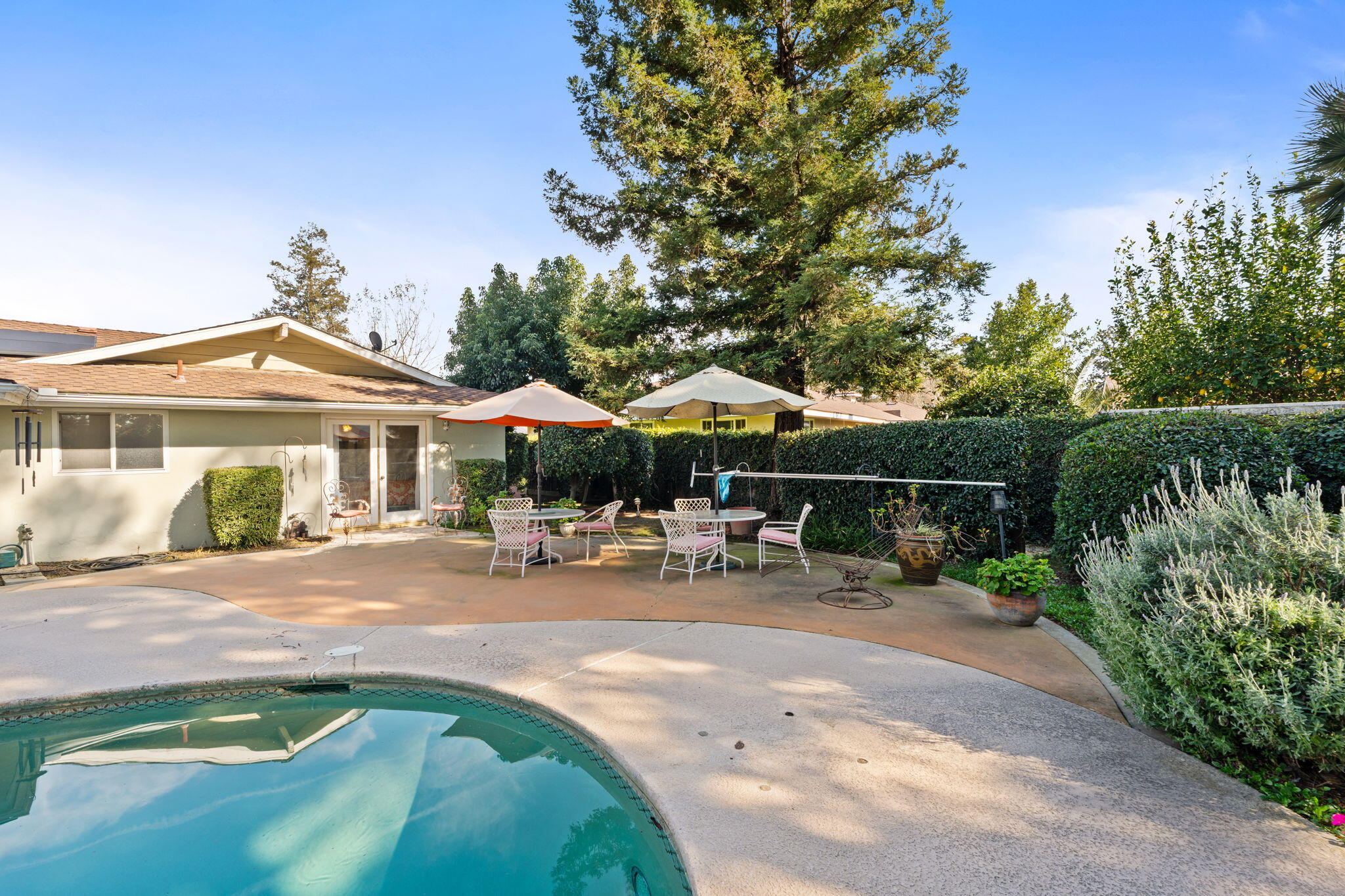 1113 N Manor Dr, Tulare, CA 93274