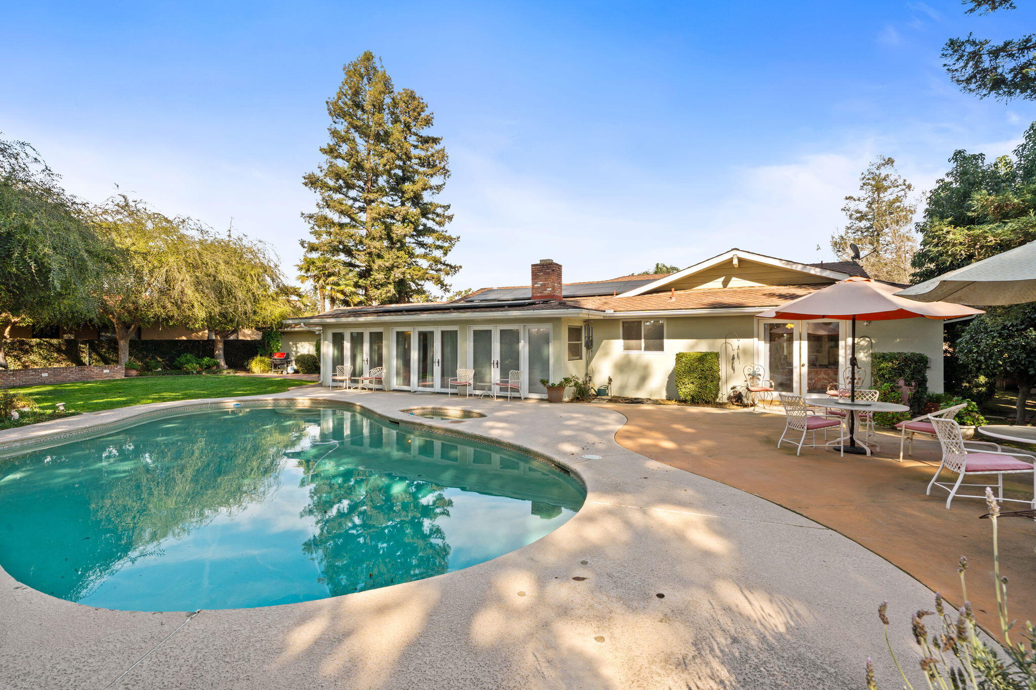 1113 N Manor Dr, Tulare, CA 93274