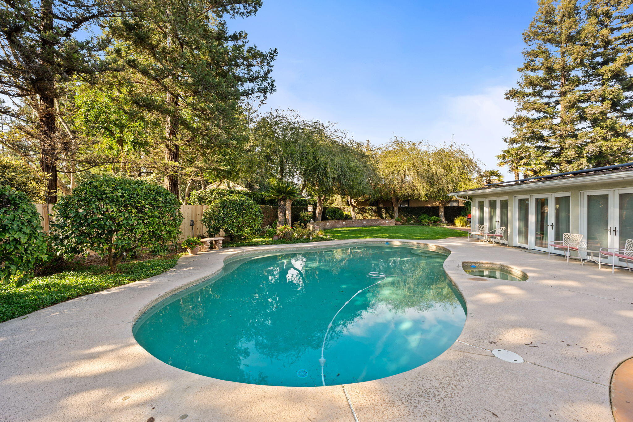 1113 N Manor Dr, Tulare, CA 93274