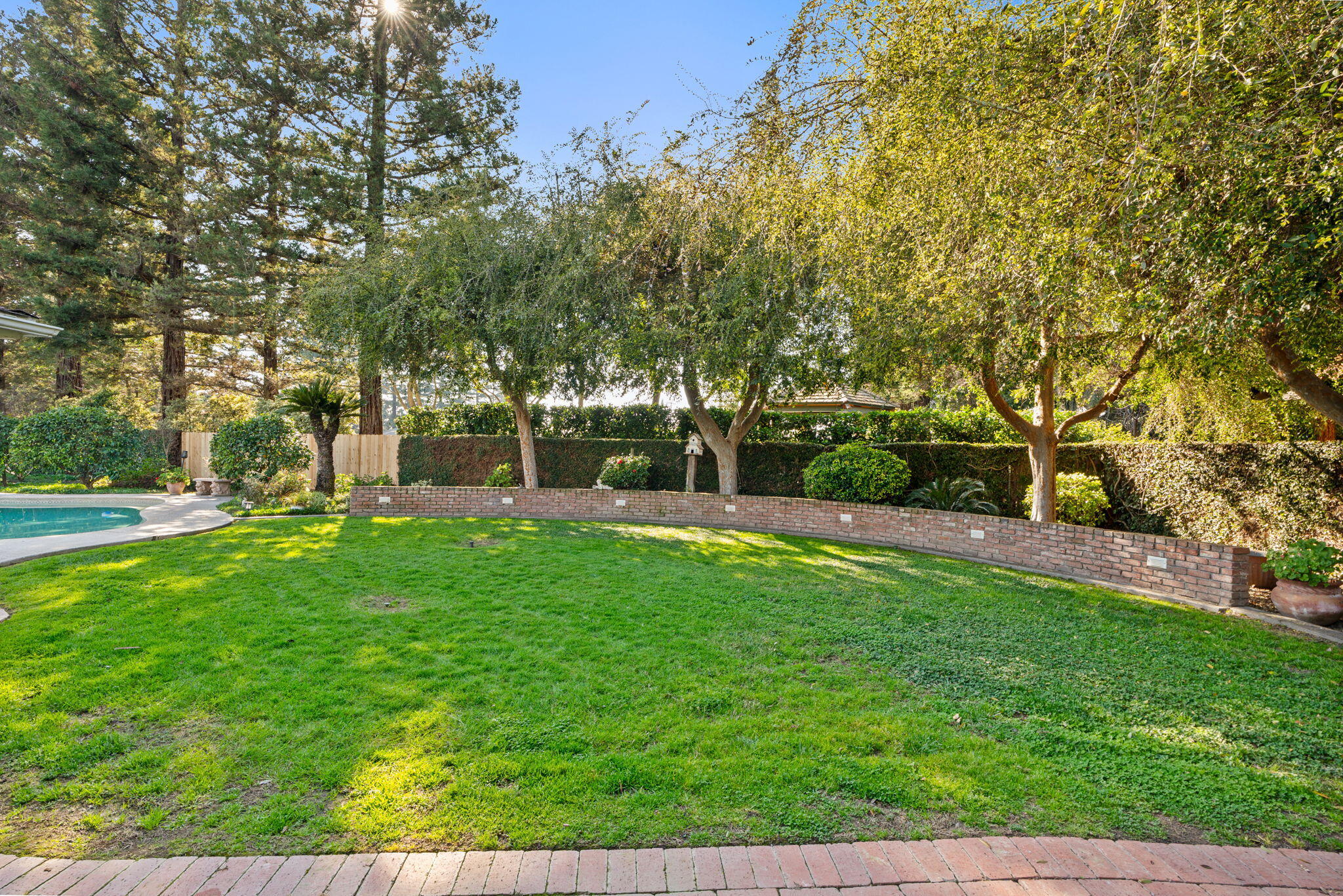 1113 N Manor Dr, Tulare, CA 93274