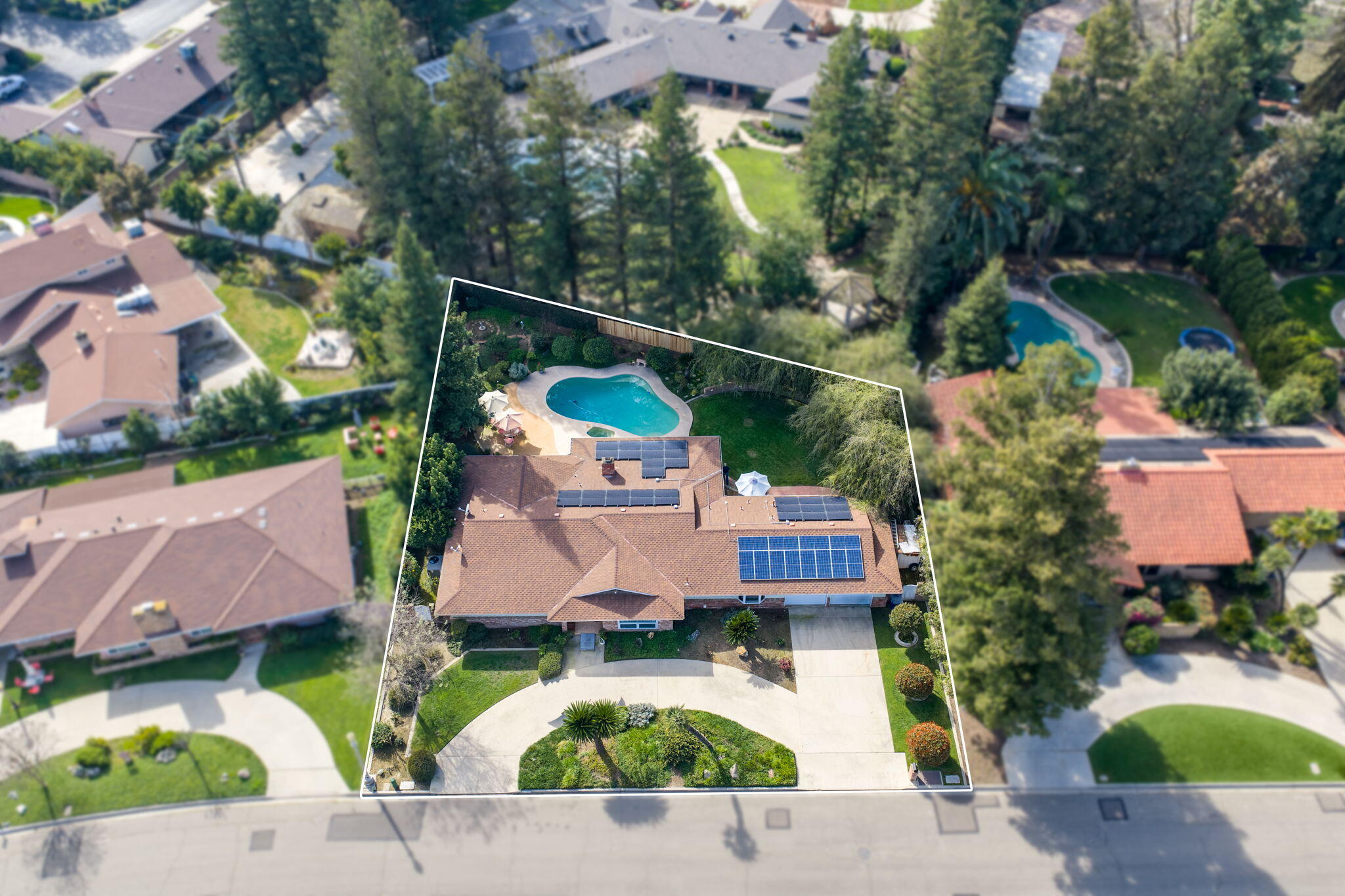 1113 N Manor Dr, Tulare, CA 93274