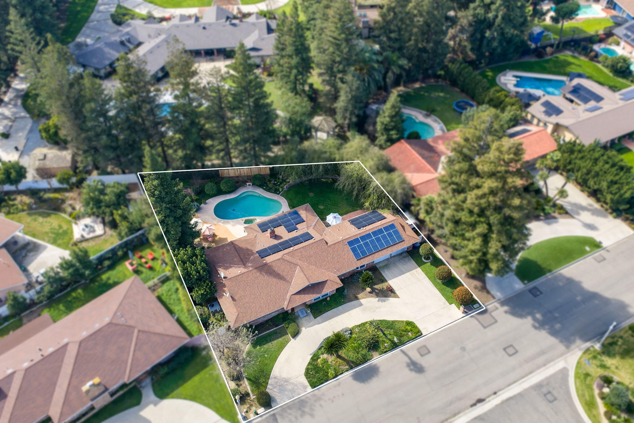 1113 N Manor Dr, Tulare, CA 93274