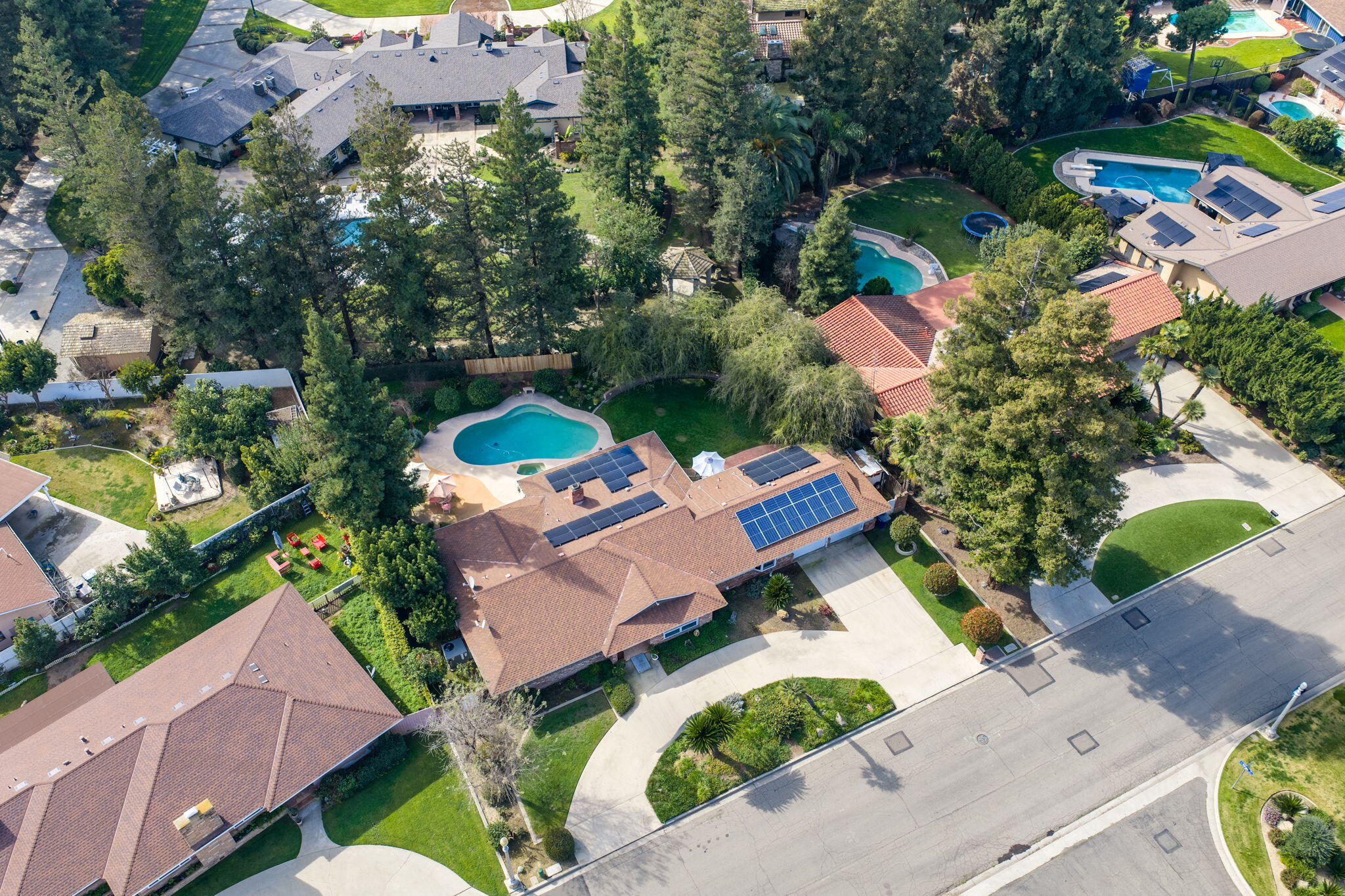 1113 N Manor Dr, Tulare, CA 93274