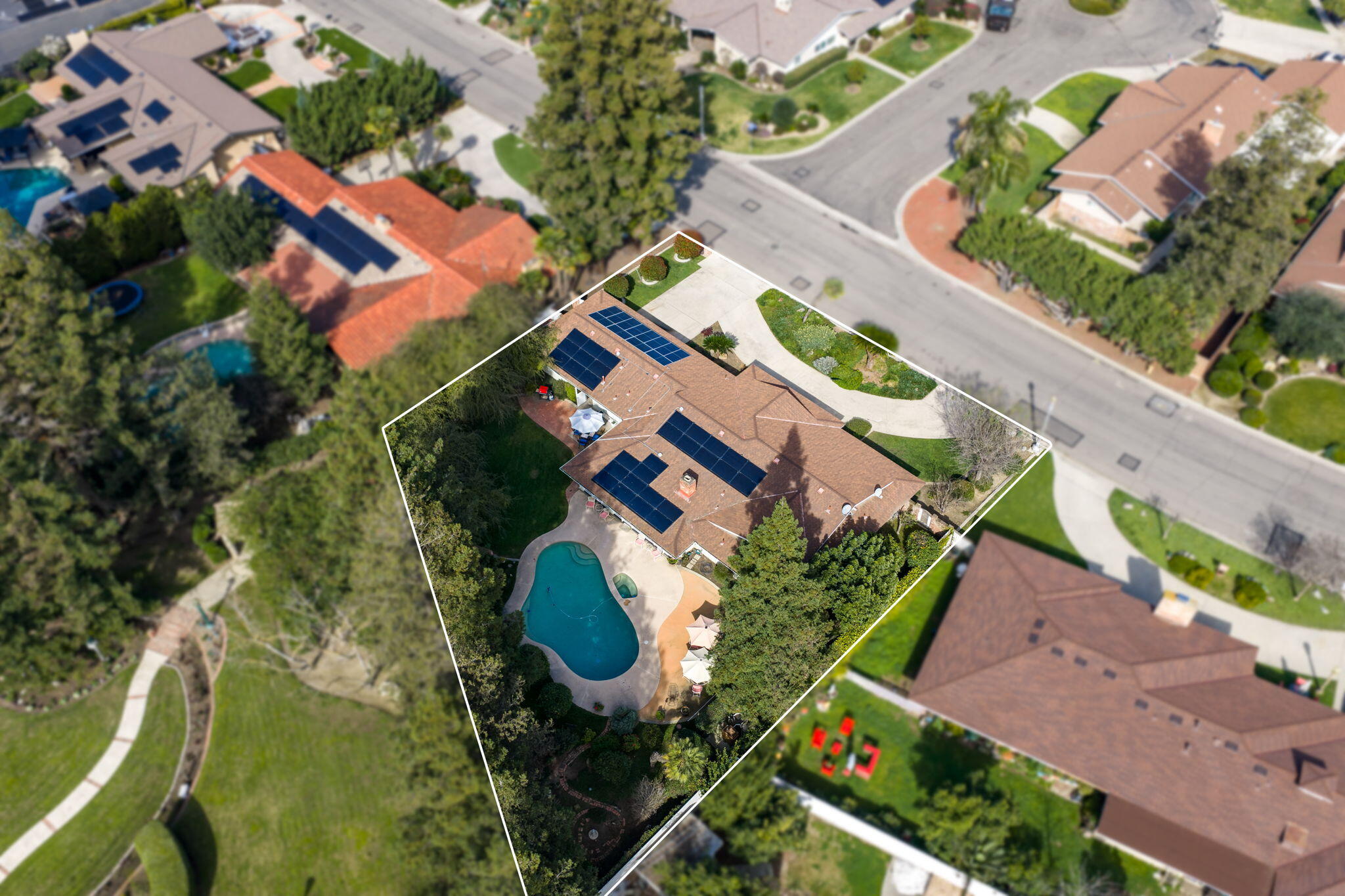 1113 N Manor Dr, Tulare, CA 93274