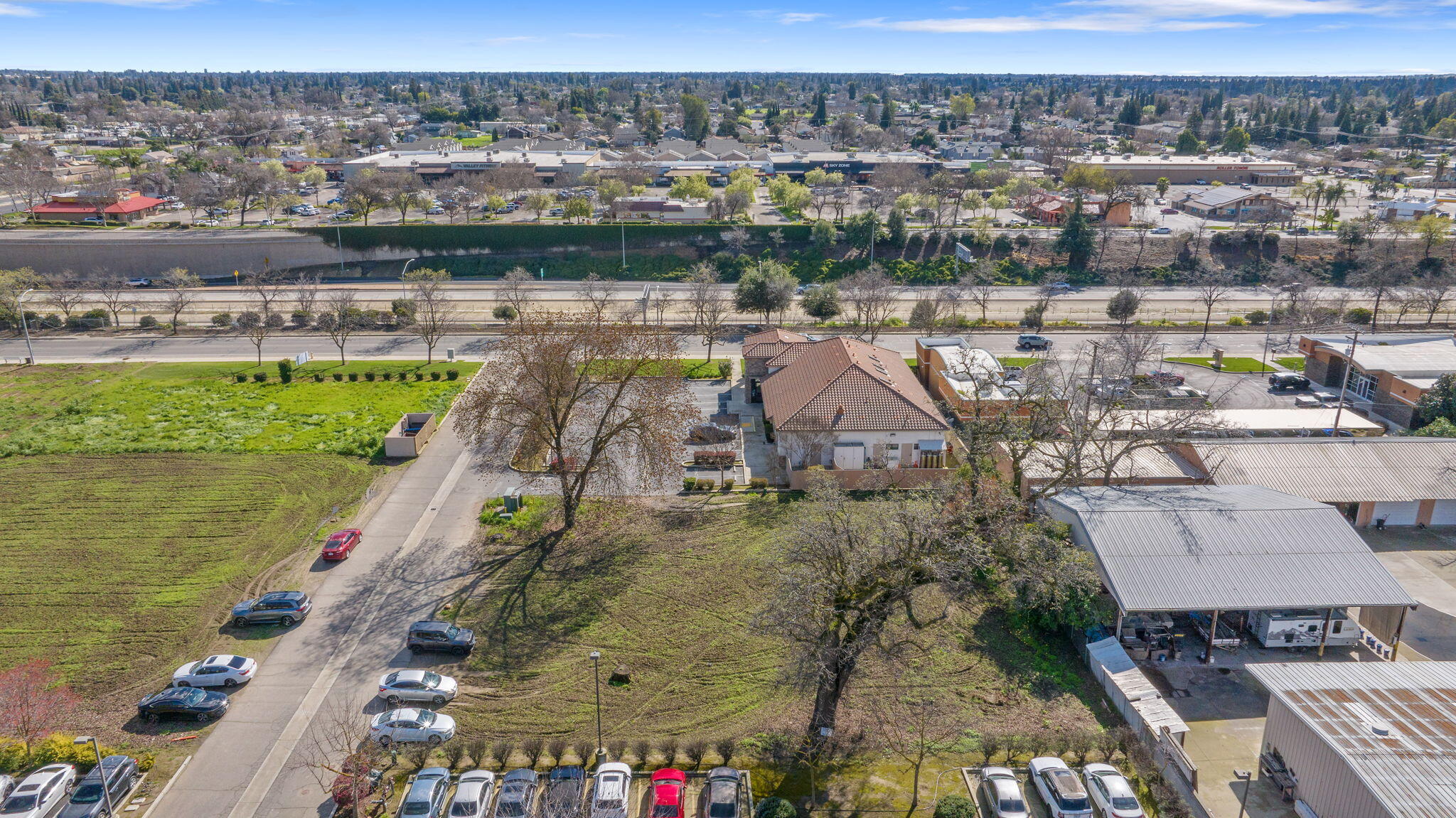 4242 W Mineral King Ave, Visalia, CA 93291