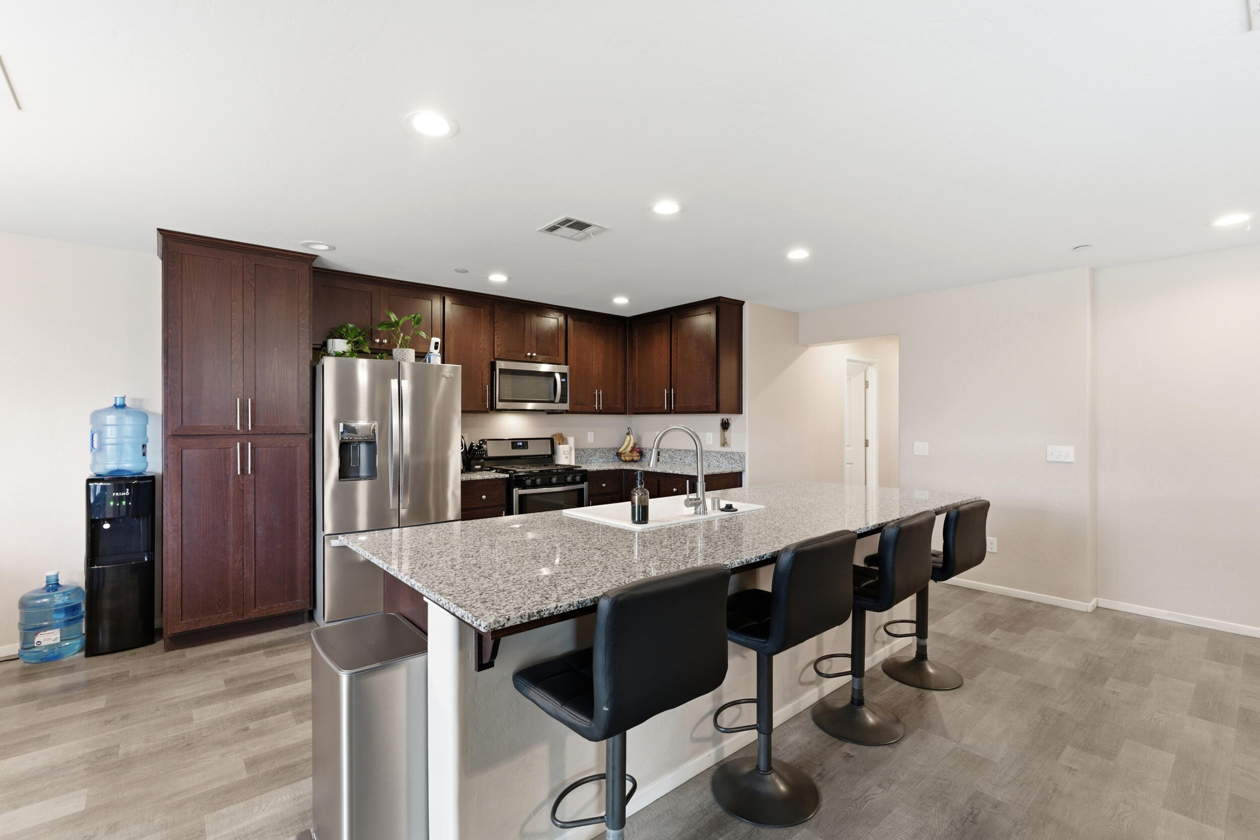 2201 E Delta Ct, Visalia, CA 93292