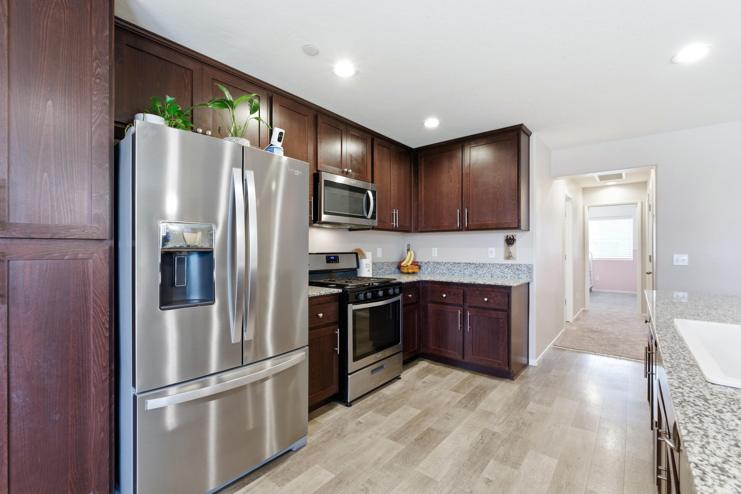 2201 E Delta Ct, Visalia, CA 93292