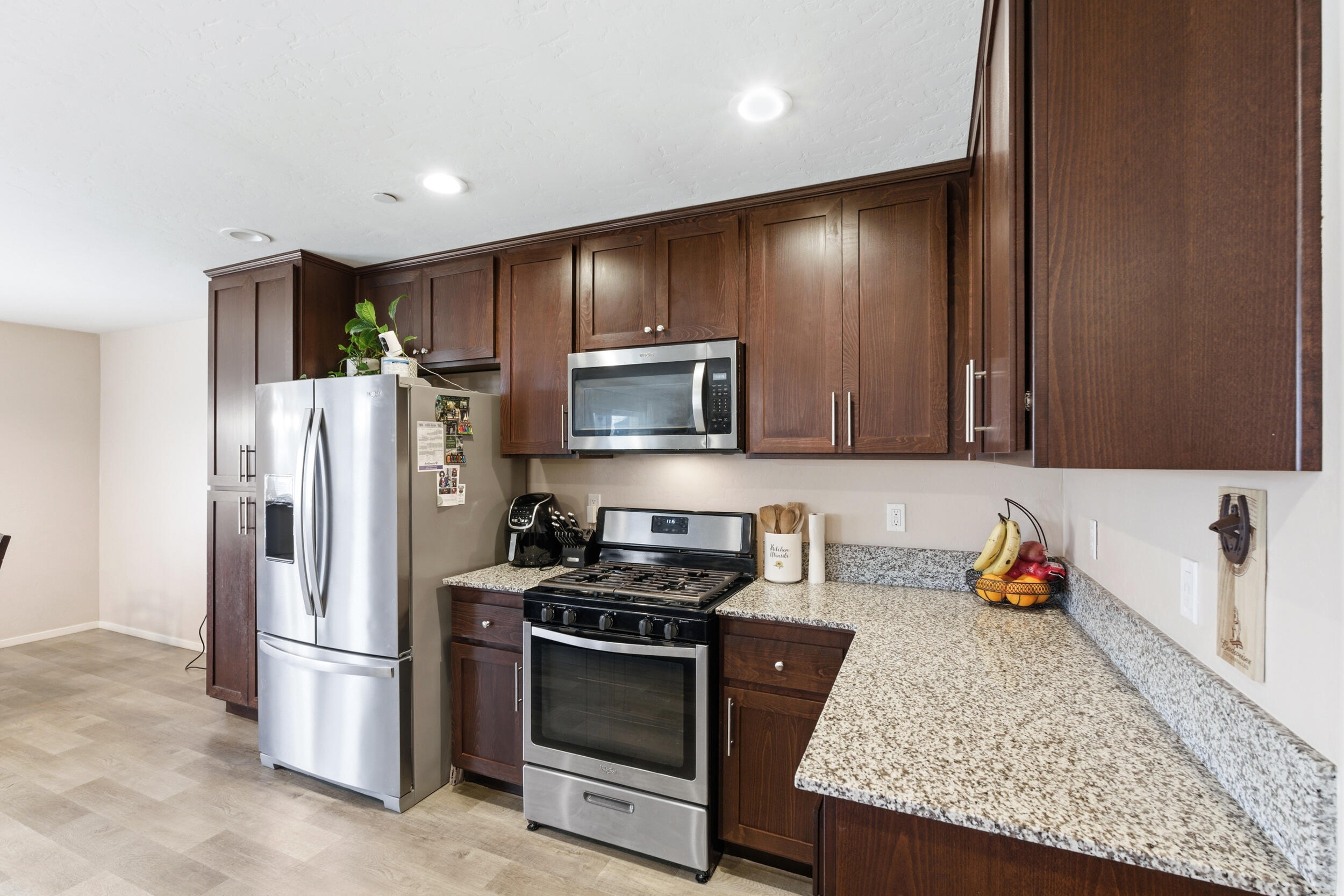 2201 E Delta Ct, Visalia, CA 93292