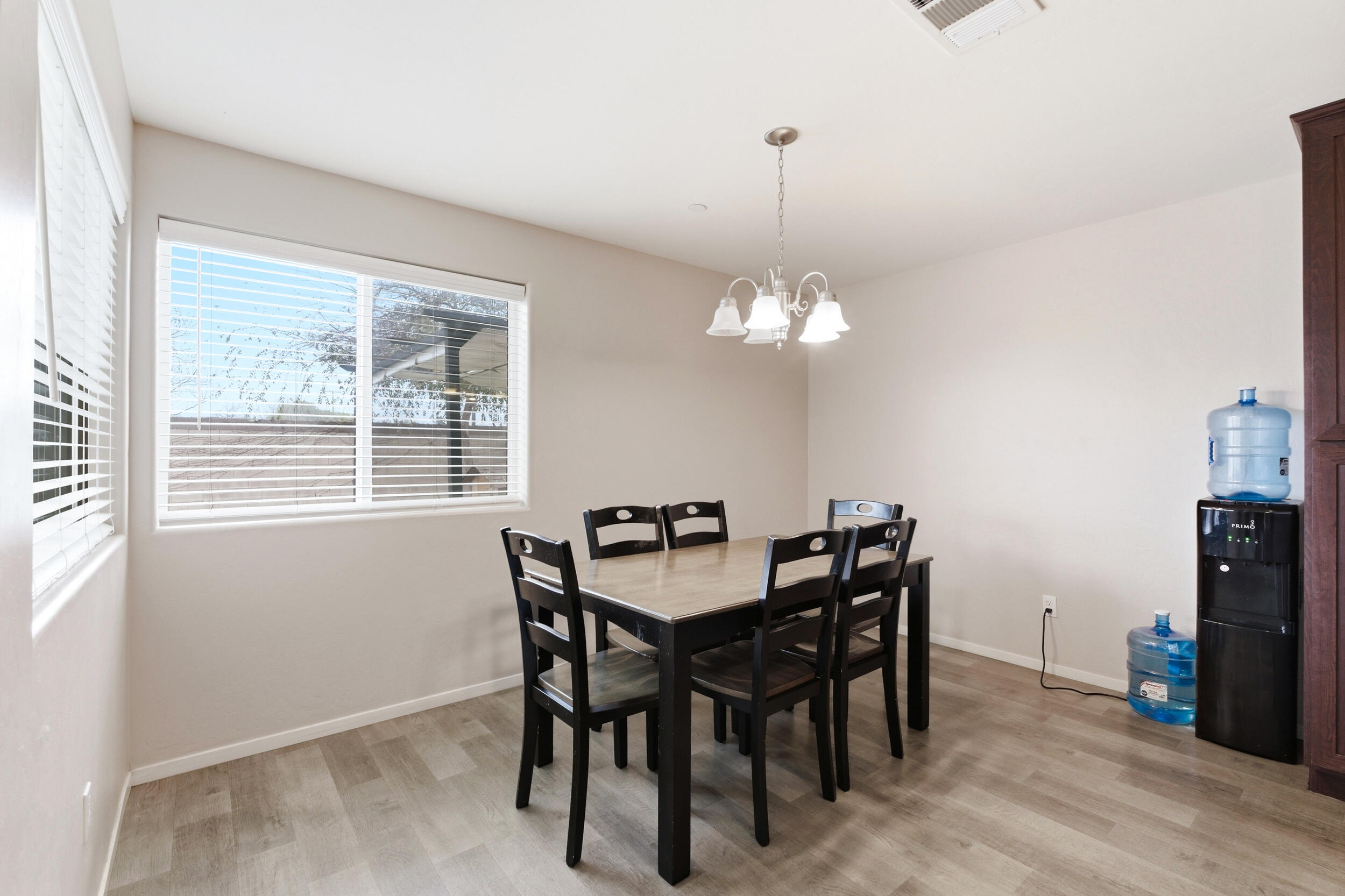 2201 E Delta Ct, Visalia, CA 93292