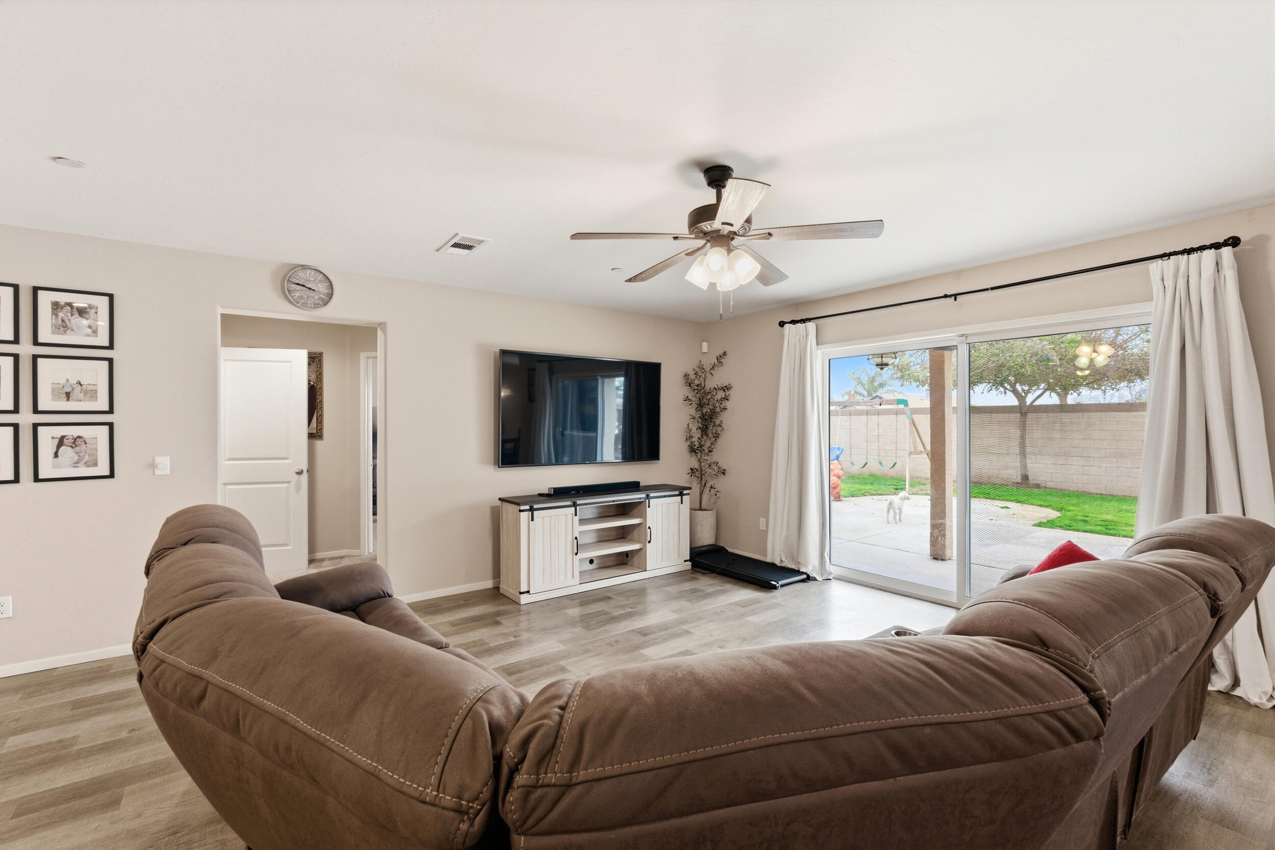 2201 E Delta Ct, Visalia, CA 93292