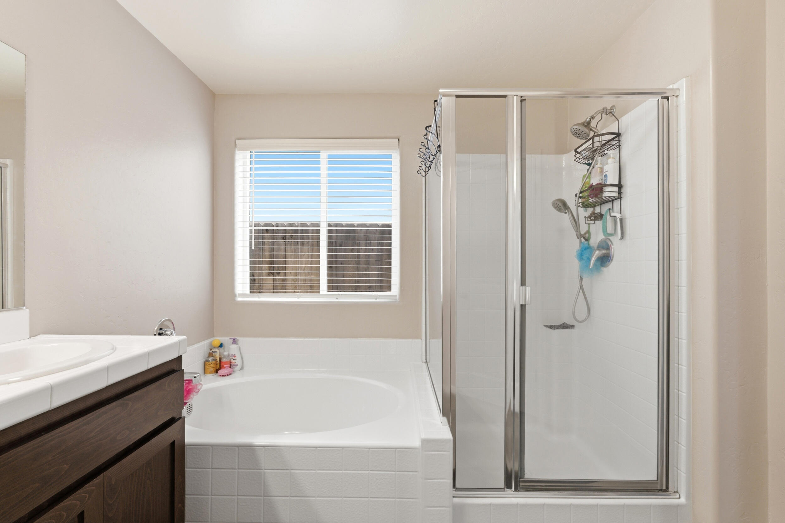 2201 E Delta Ct, Visalia, CA 93292