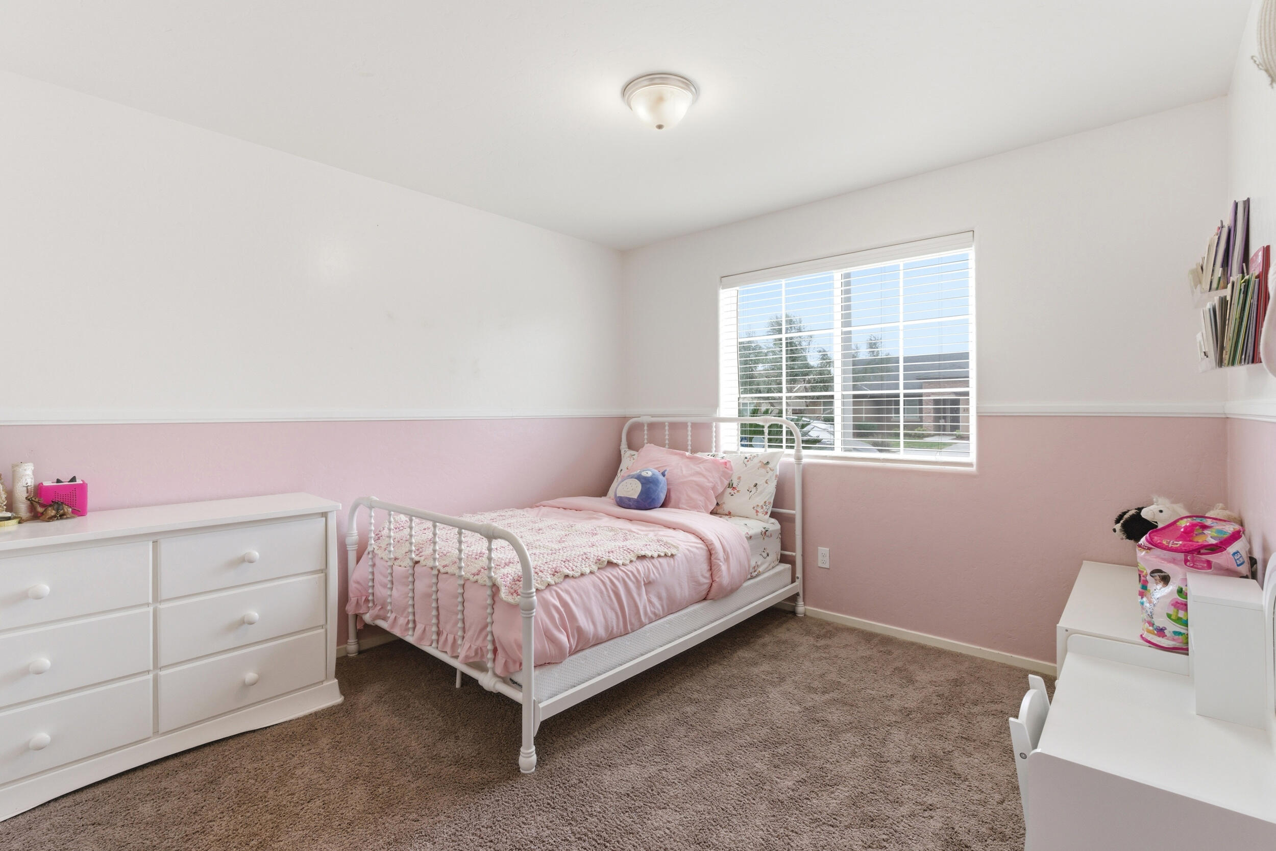 2201 E Delta Ct, Visalia, CA 93292