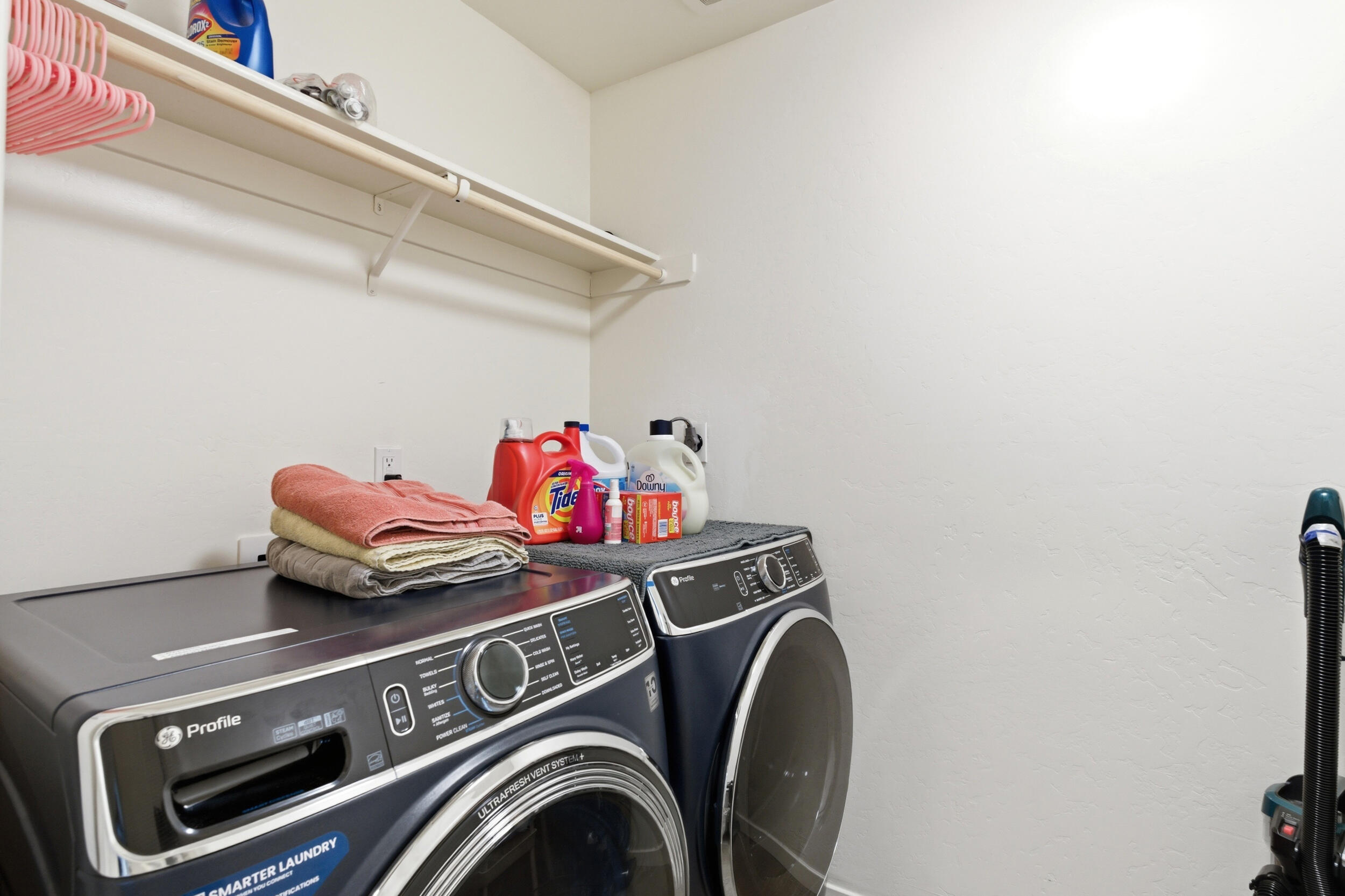 2201 E Delta Ct, Visalia, CA 93292