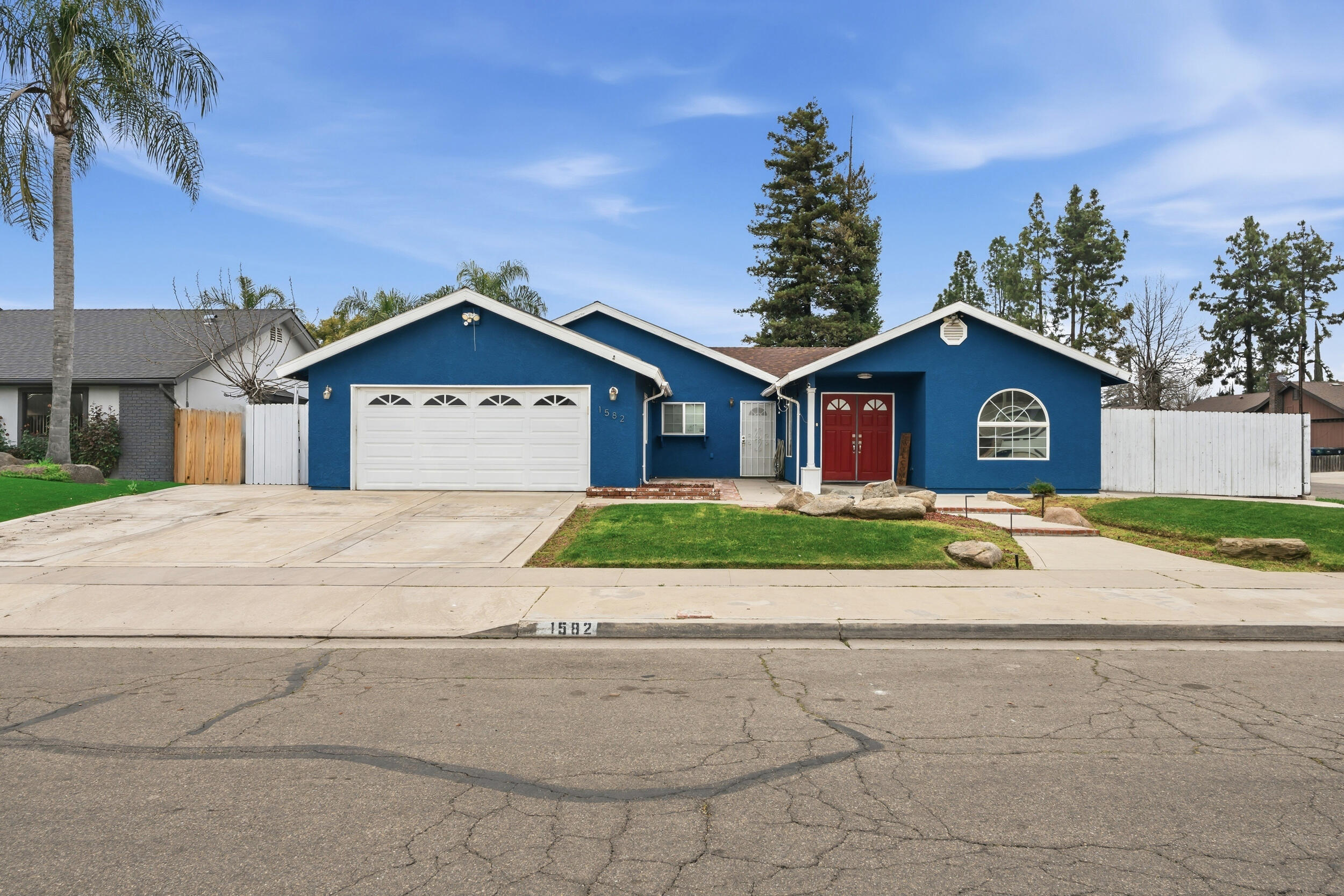 1582 E Ben Franklin Ave, Tulare, CA 93274