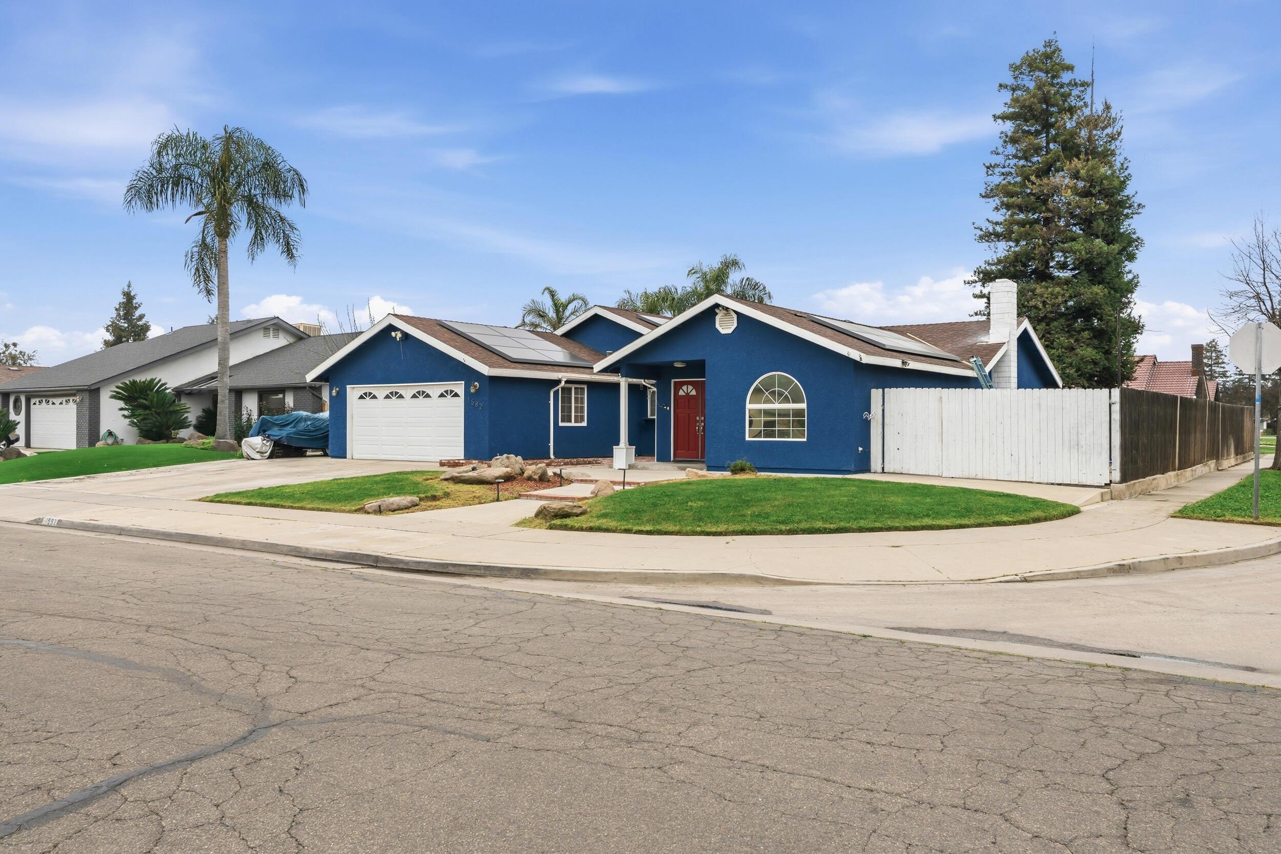 1582 E Ben Franklin Ave, Tulare, CA 93274