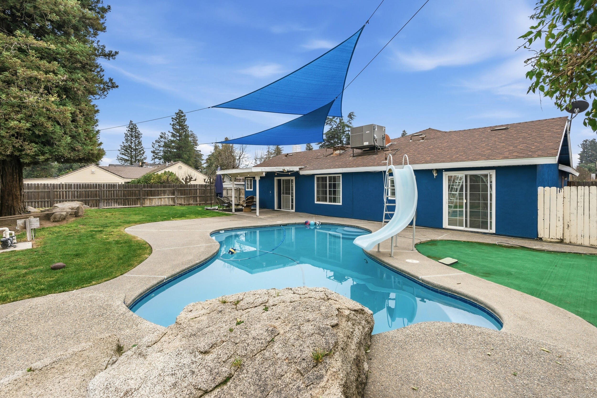 1582 E Ben Franklin Ave, Tulare, CA 93274