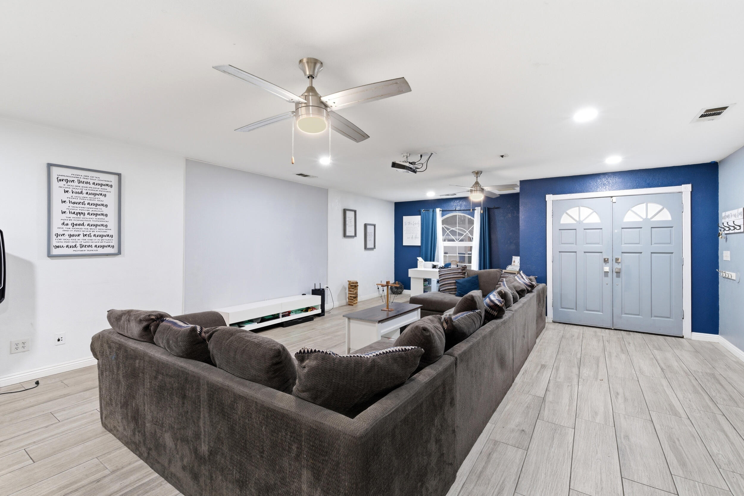 1582 E Ben Franklin Ave, Tulare, CA 93274