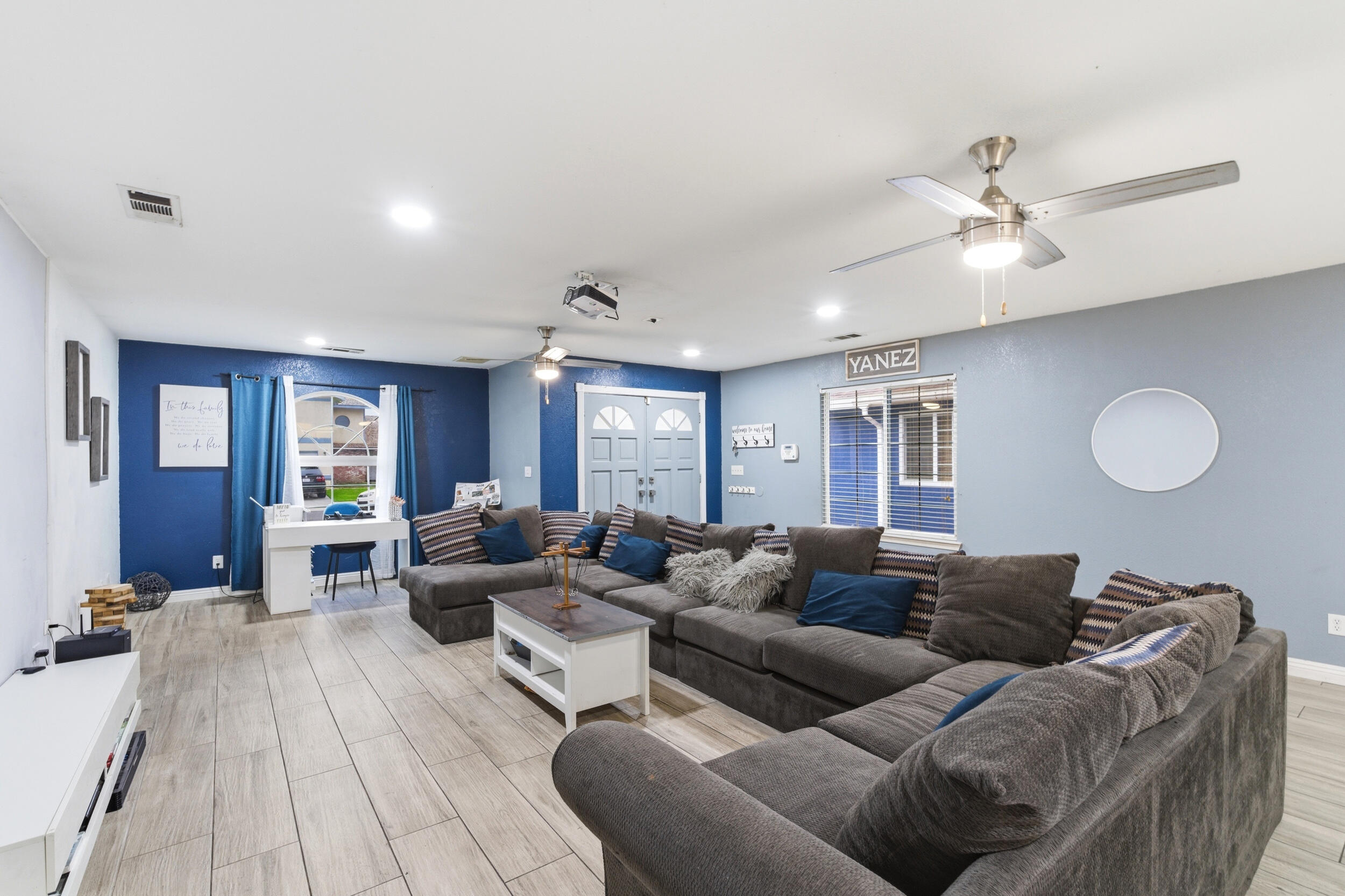 1582 E Ben Franklin Ave, Tulare, CA 93274