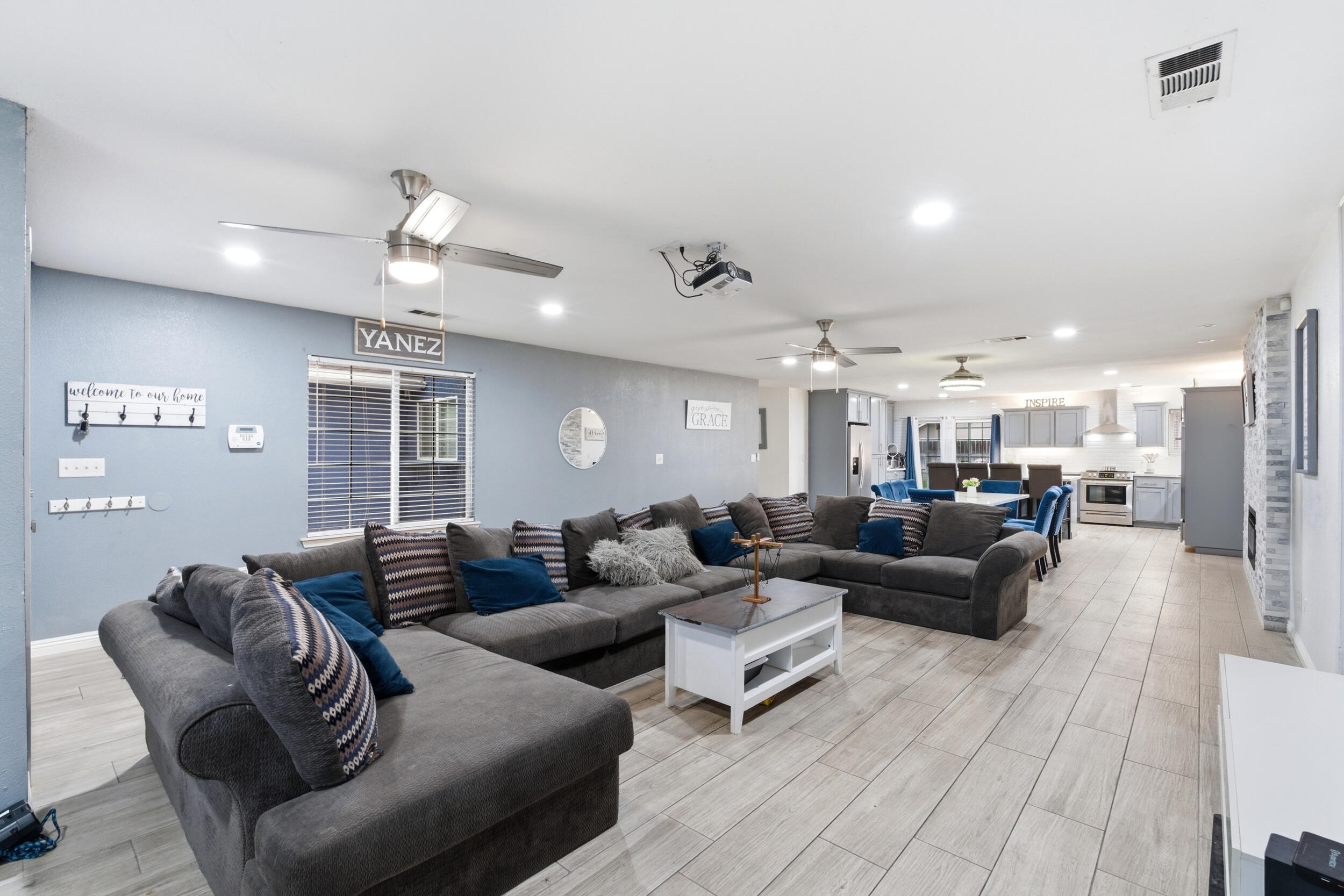 1582 E Ben Franklin Ave, Tulare, CA 93274