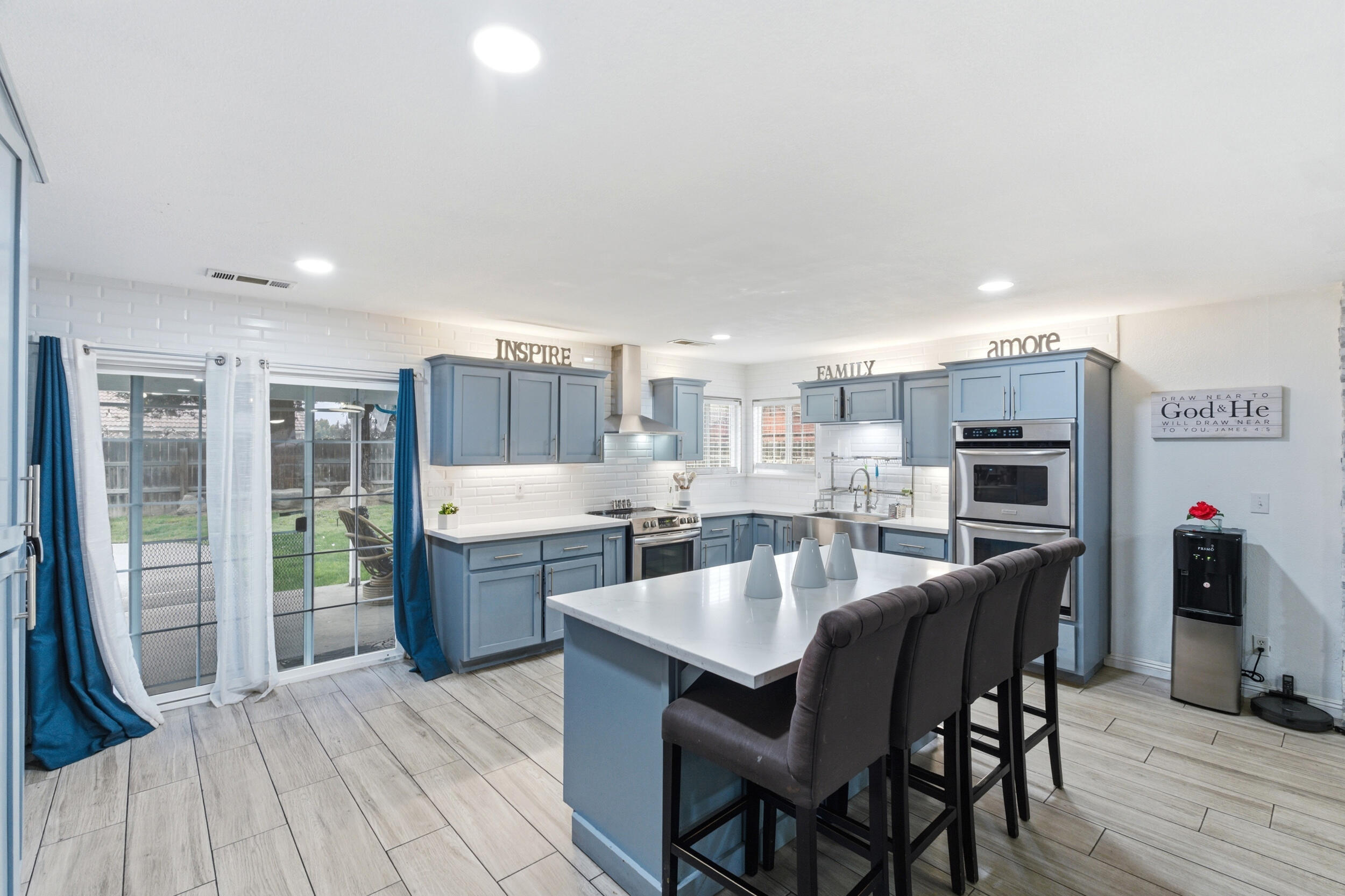 1582 E Ben Franklin Ave, Tulare, CA 93274