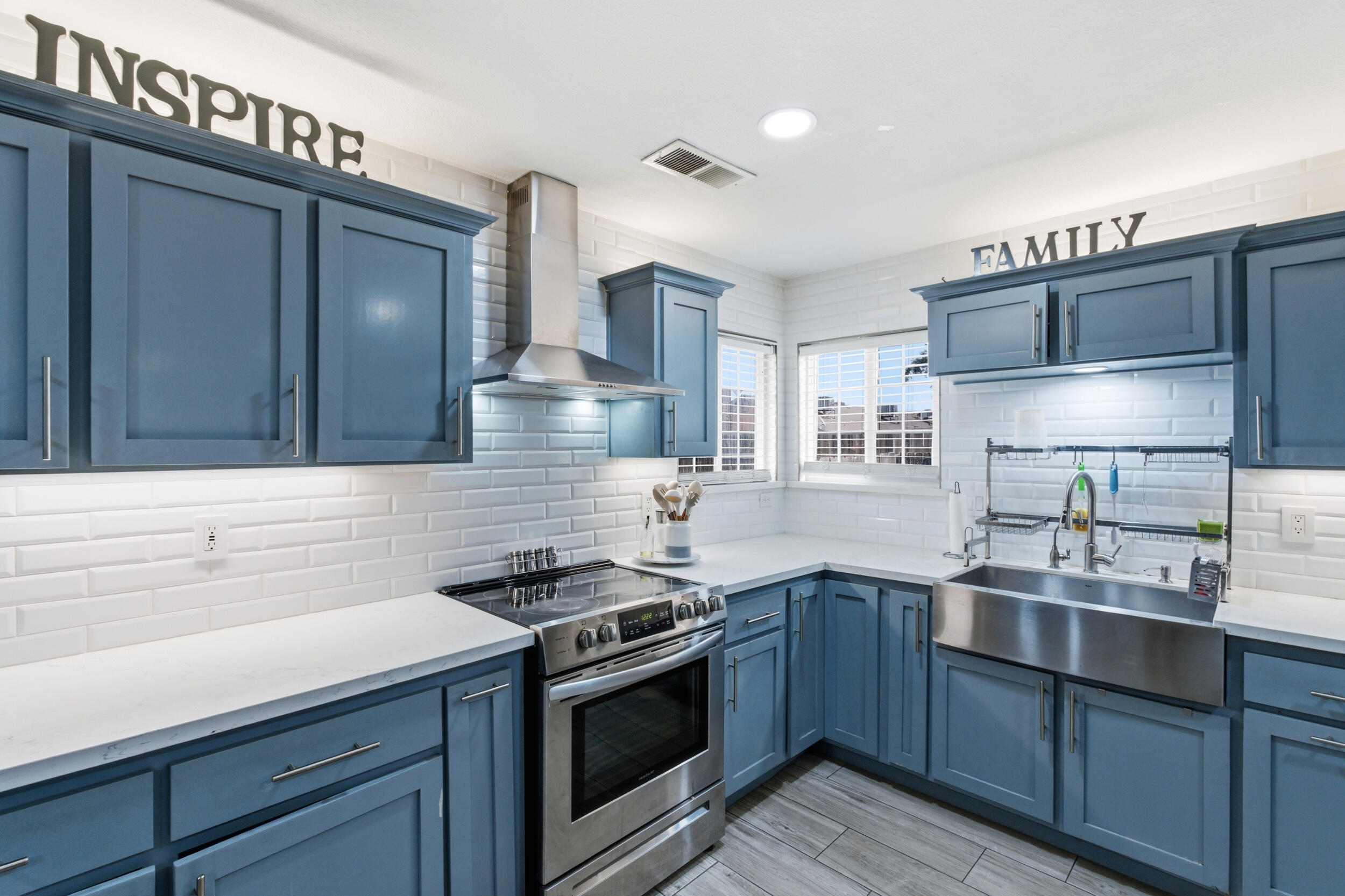 1582 E Ben Franklin Ave, Tulare, CA 93274