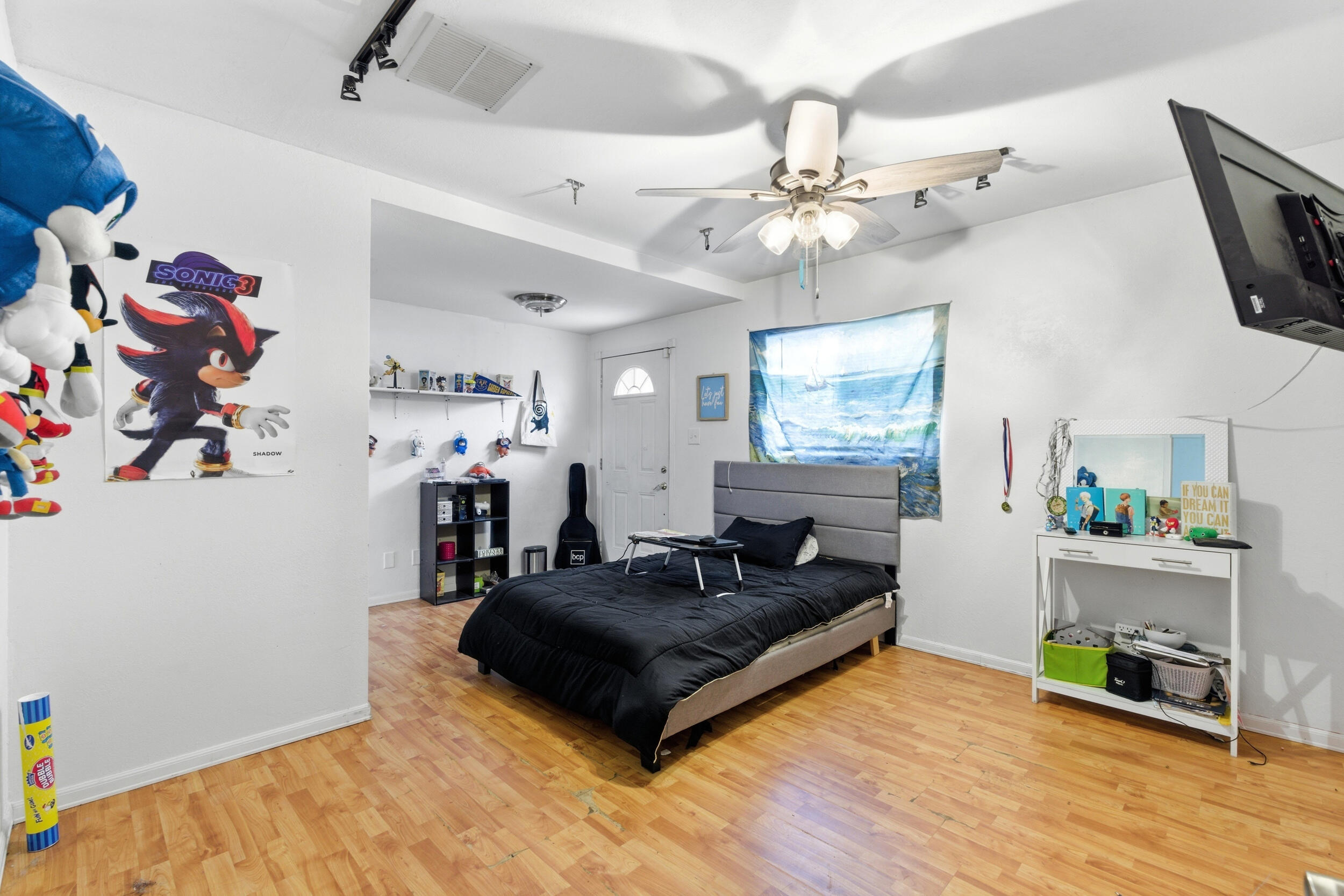 1582 E Ben Franklin Ave, Tulare, CA 93274