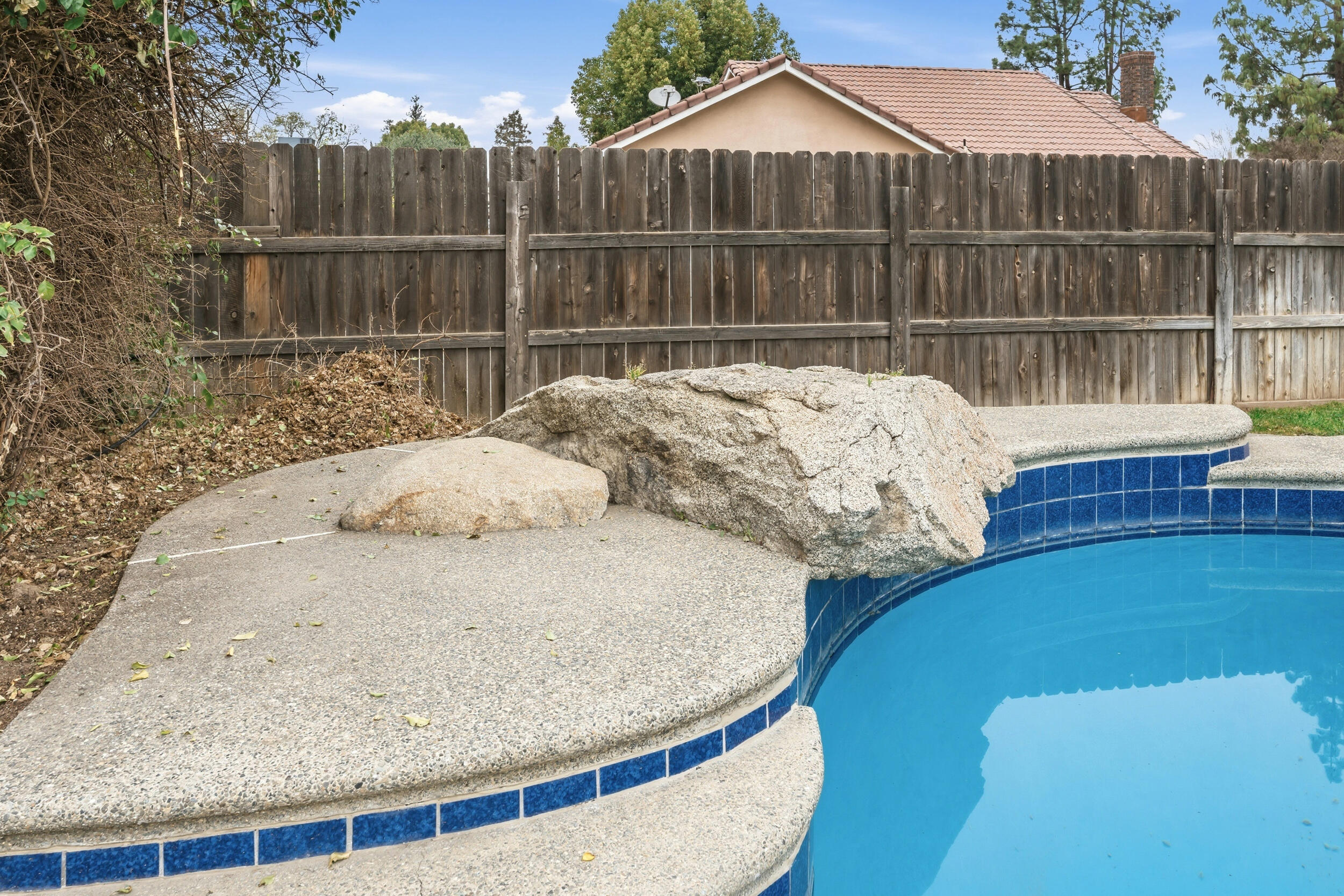 1582 E Ben Franklin Ave, Tulare, CA 93274