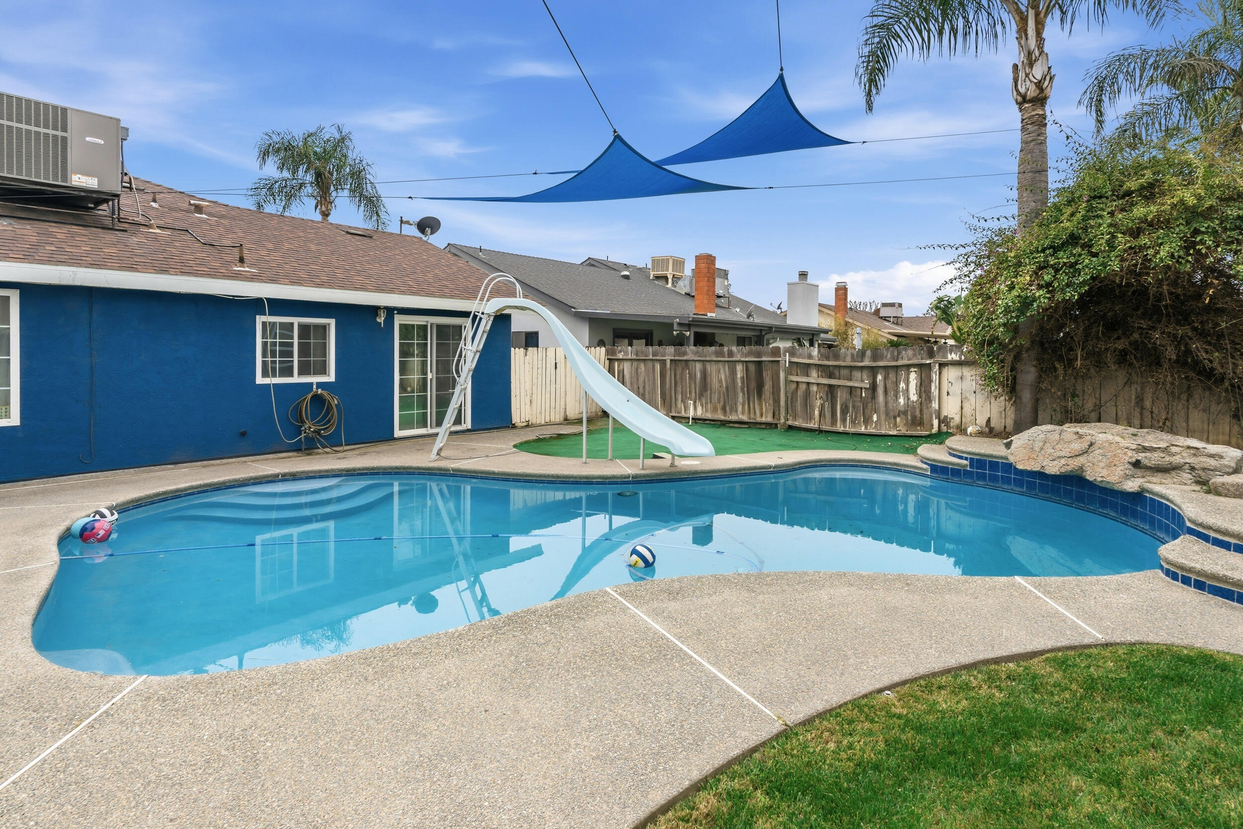 1582 E Ben Franklin Ave, Tulare, CA 93274