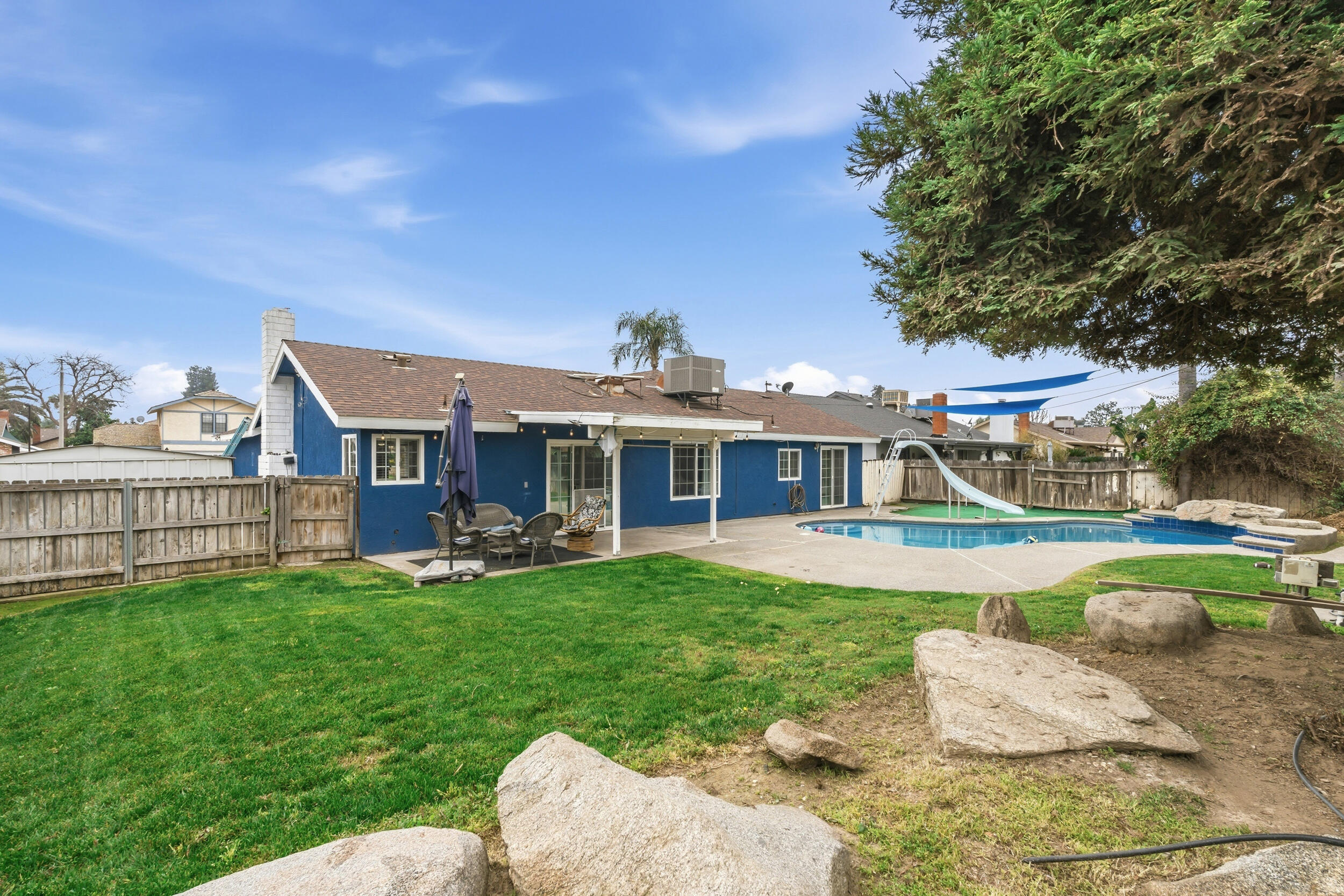 1582 E Ben Franklin Ave, Tulare, CA 93274