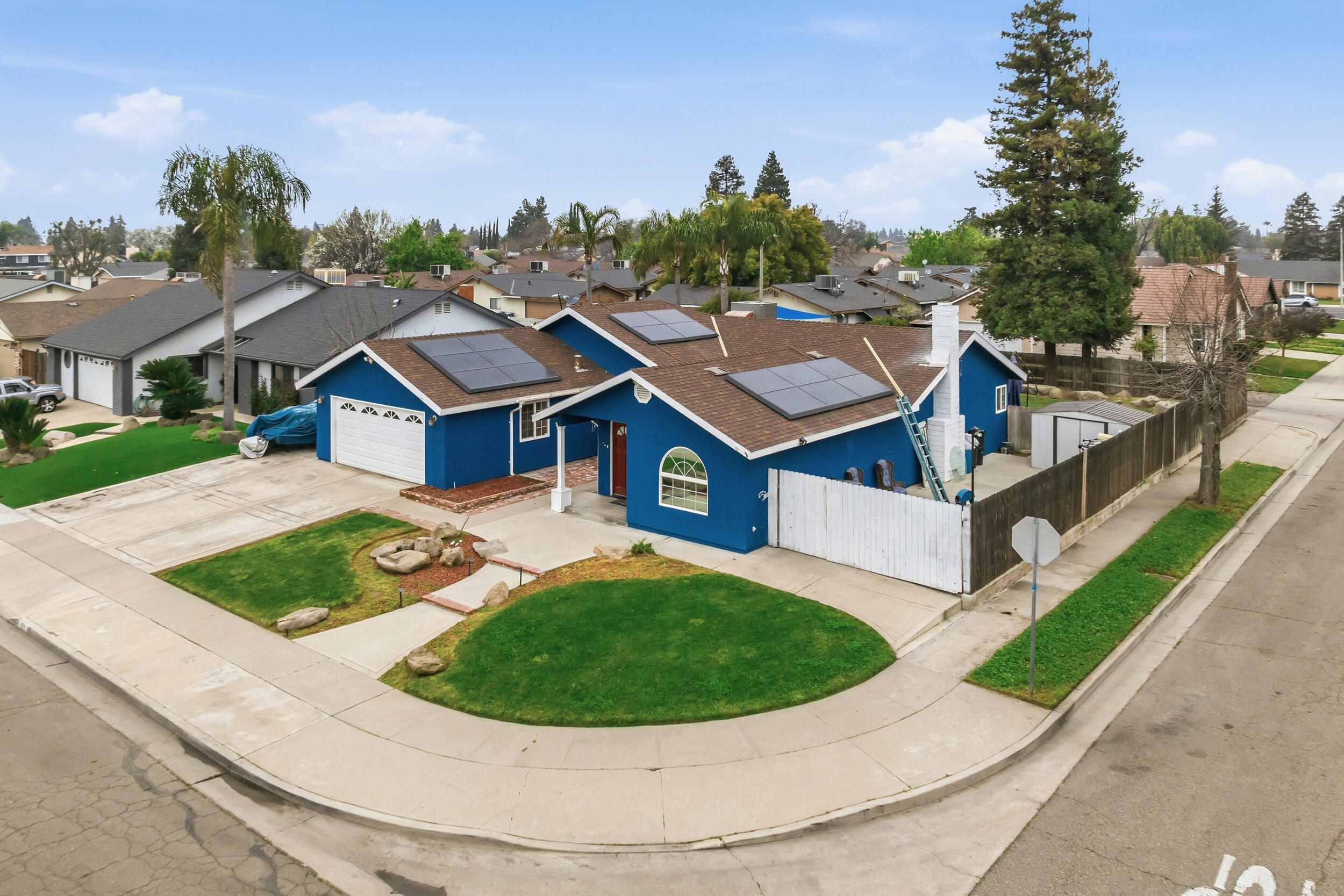 1582 E Ben Franklin Ave, Tulare, CA 93274