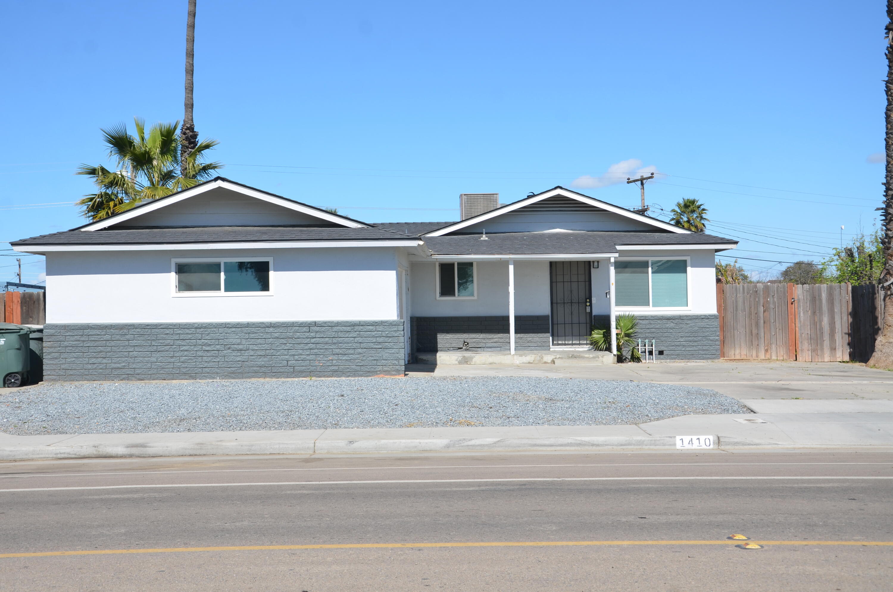 1410 W Bush St, Lemoore, CA 93245