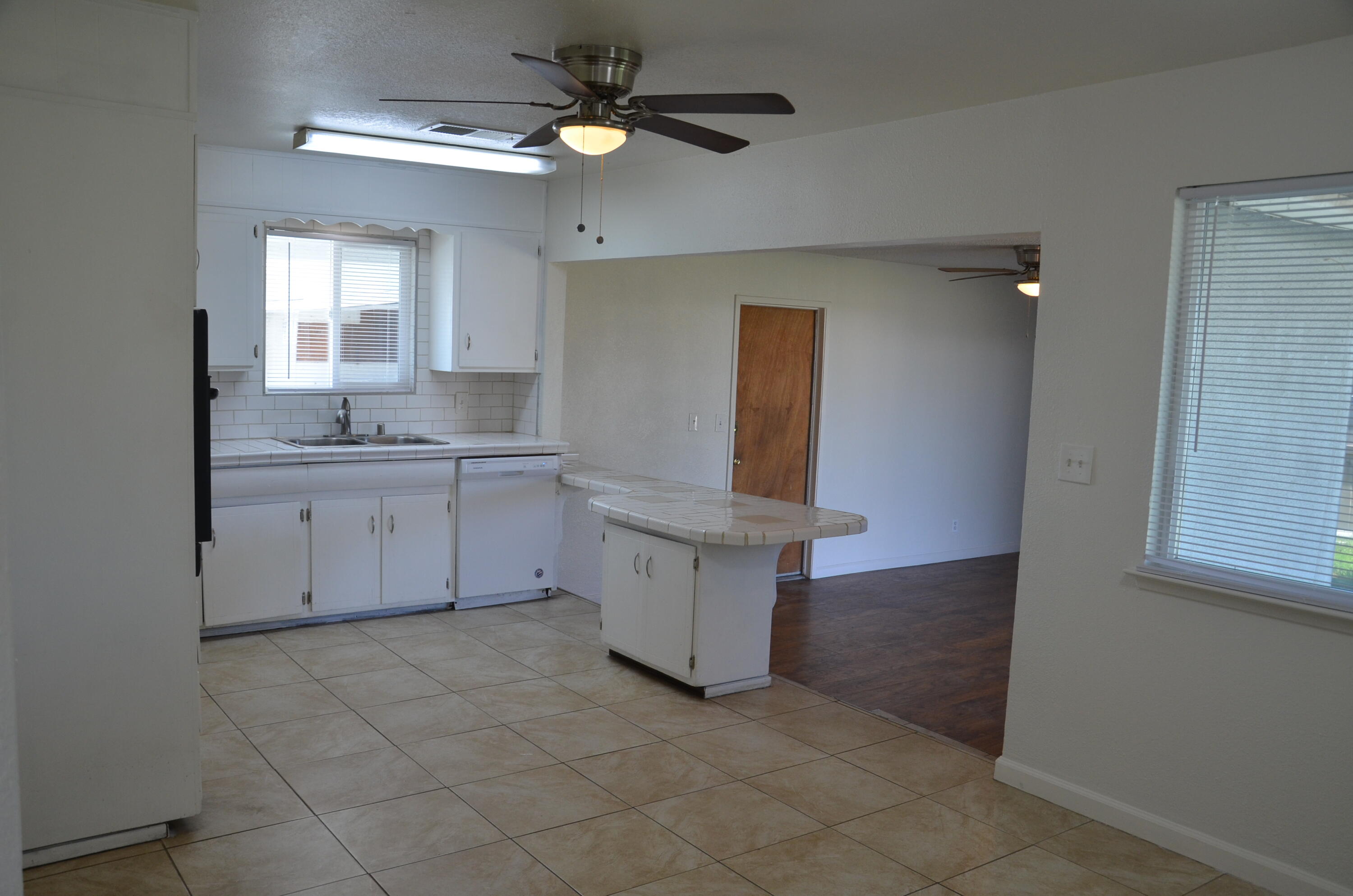 1410 W Bush St, Lemoore, CA 93245