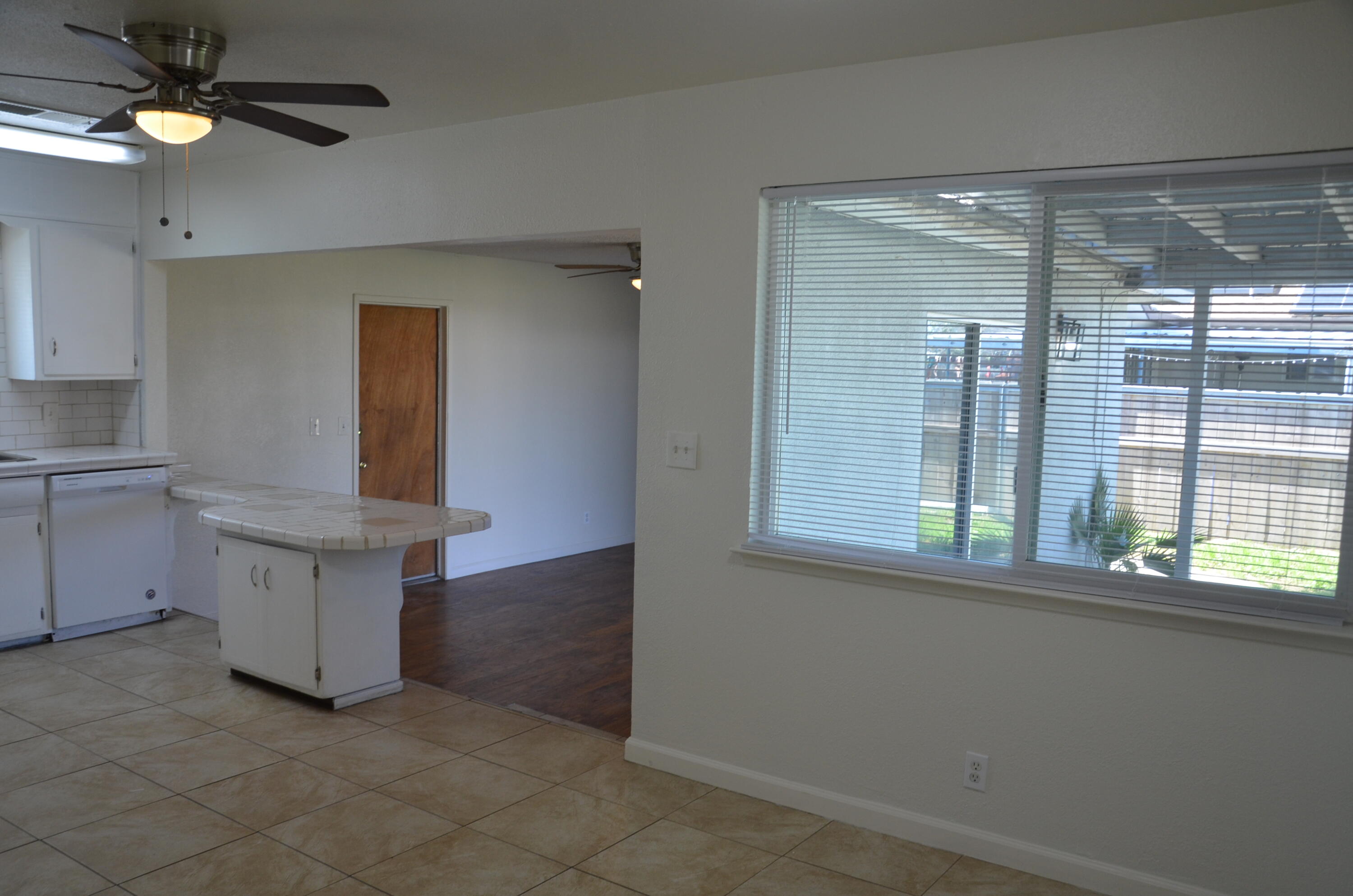 1410 W Bush St, Lemoore, CA 93245